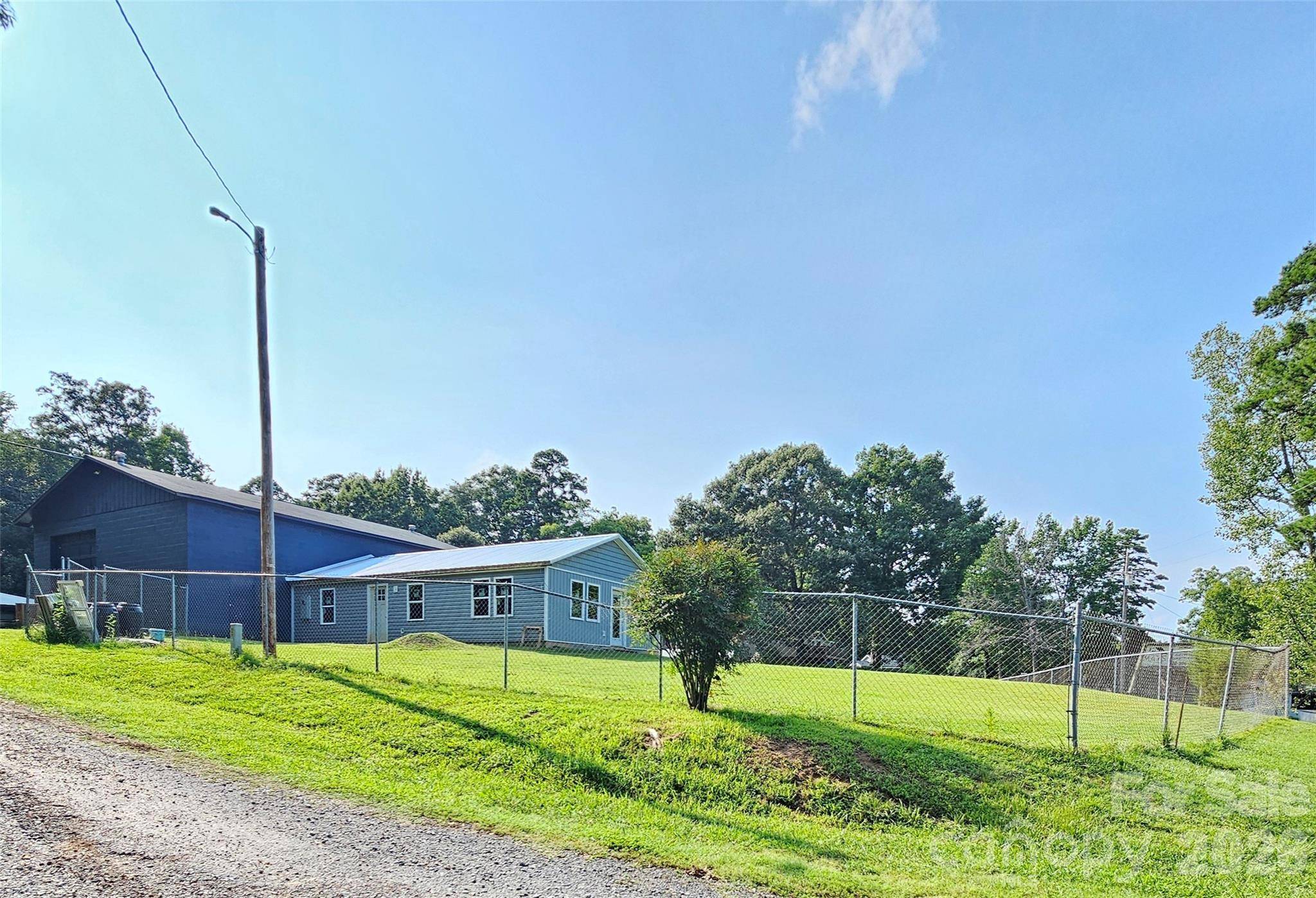 225 Eighth AVE, New London, NC 28127