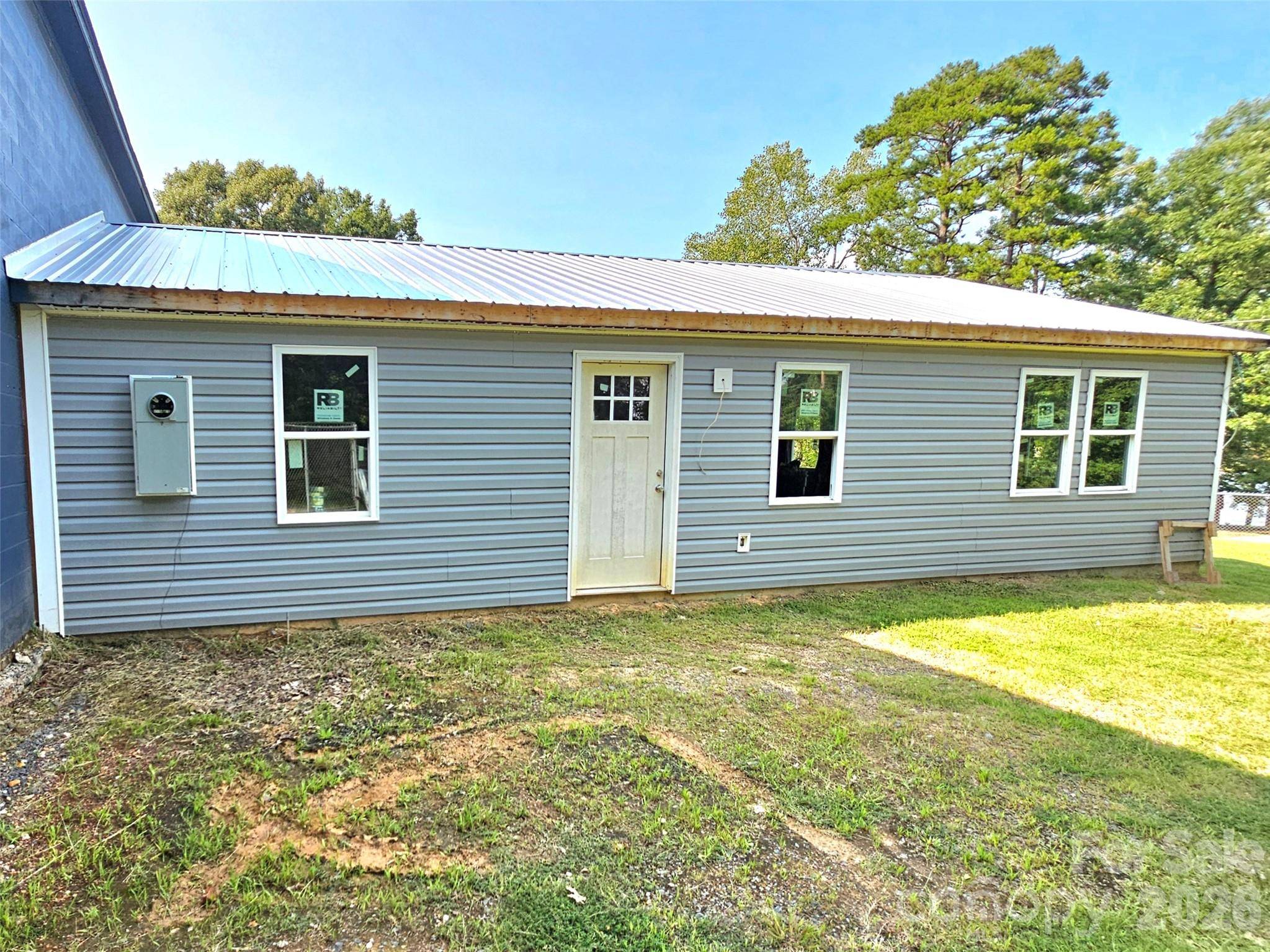 225 Eighth AVE, New London, NC 28127