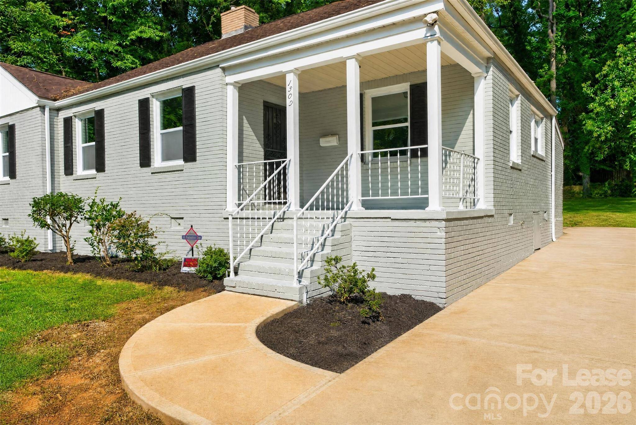 1509 Wickham LN, Charlotte, NC 28208