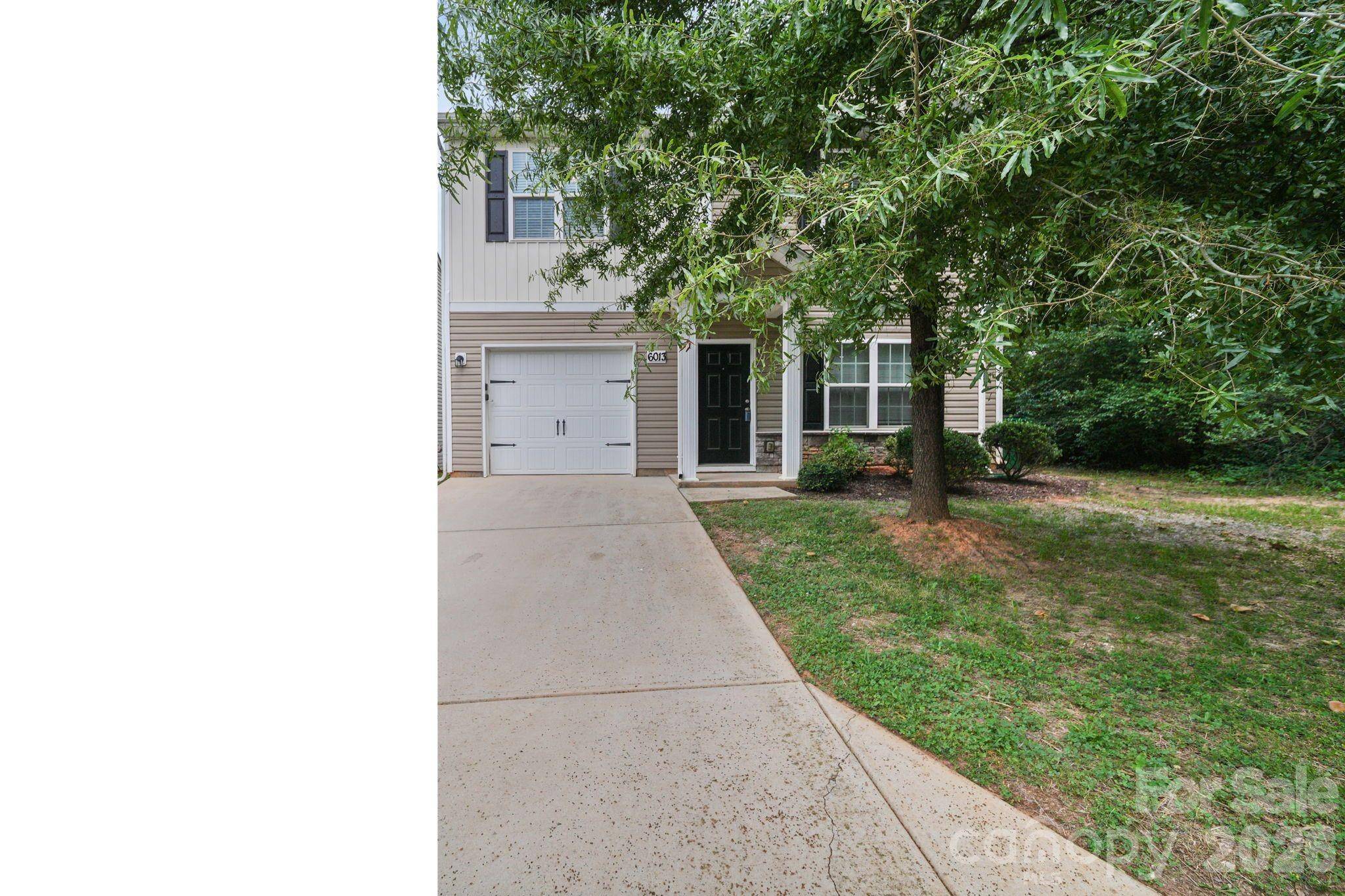 6013 Vista Woods LN, Charlotte, NC 28215