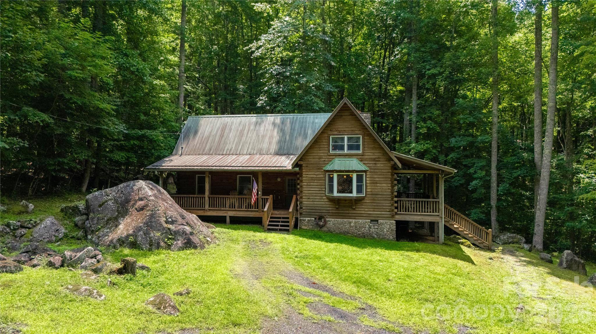 400 Amber DR, Bakersville, NC 28075
