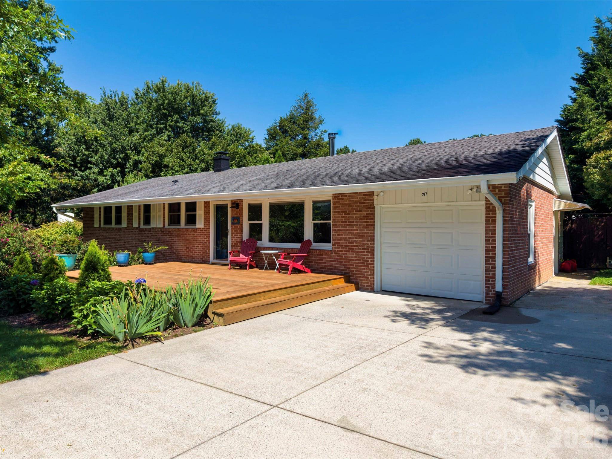 217 S Hillandale DR, East Flat Rock, NC 28726