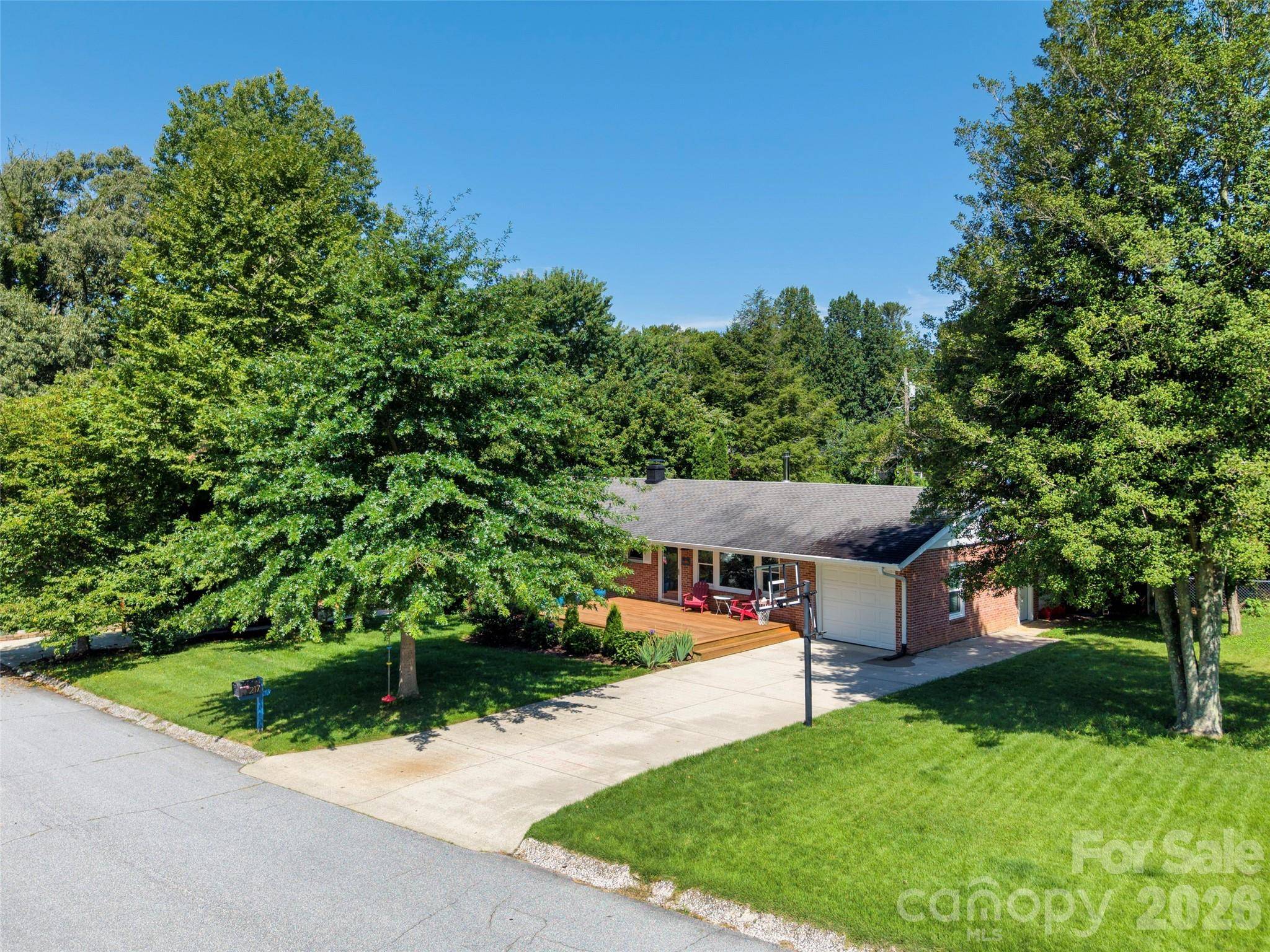 217 S Hillandale DR, East Flat Rock, NC 28726