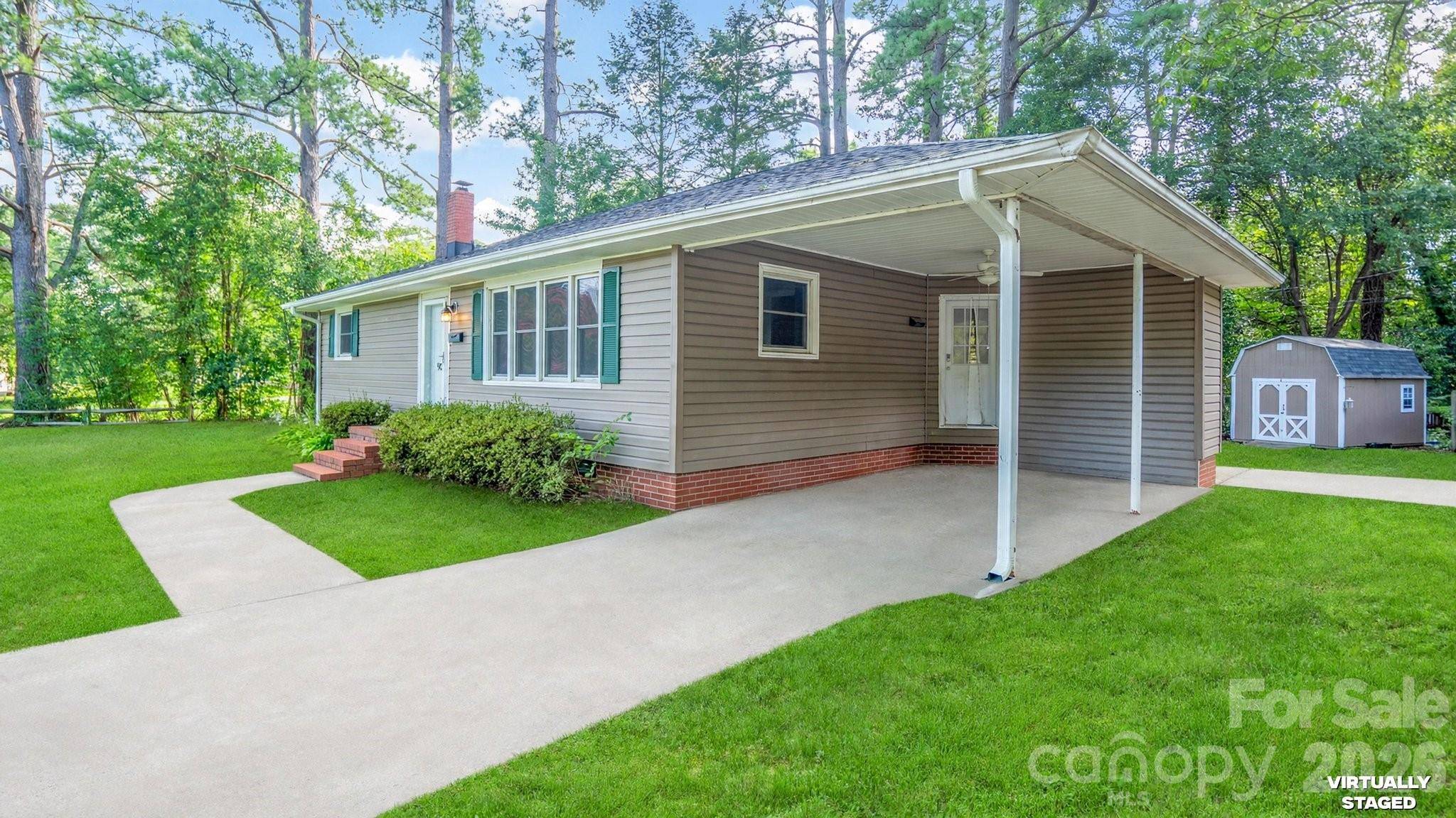 902 Dogwood DR, Gastonia, NC 28054