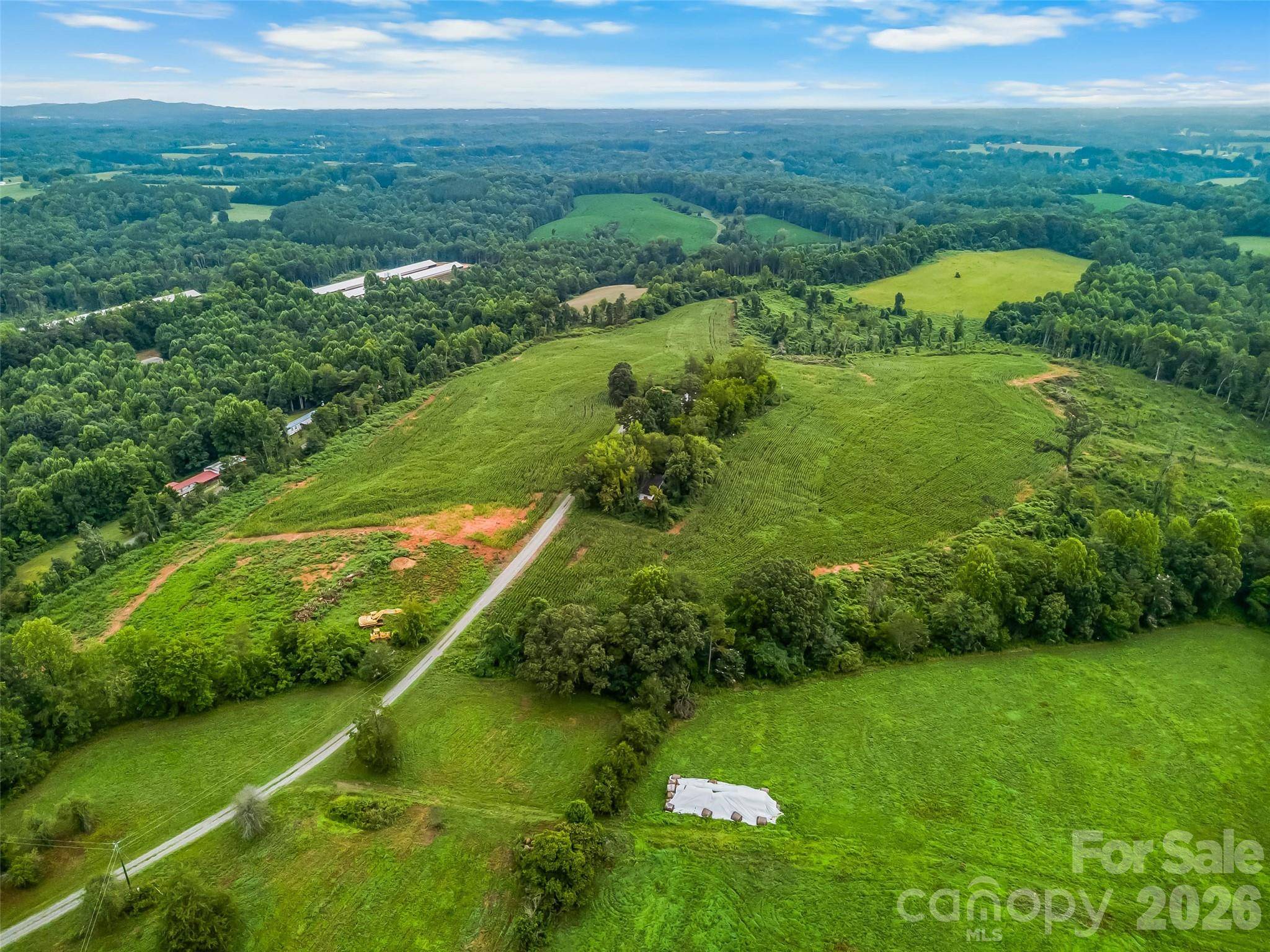 2537 Mary LN, Hamptonville, NC 27020