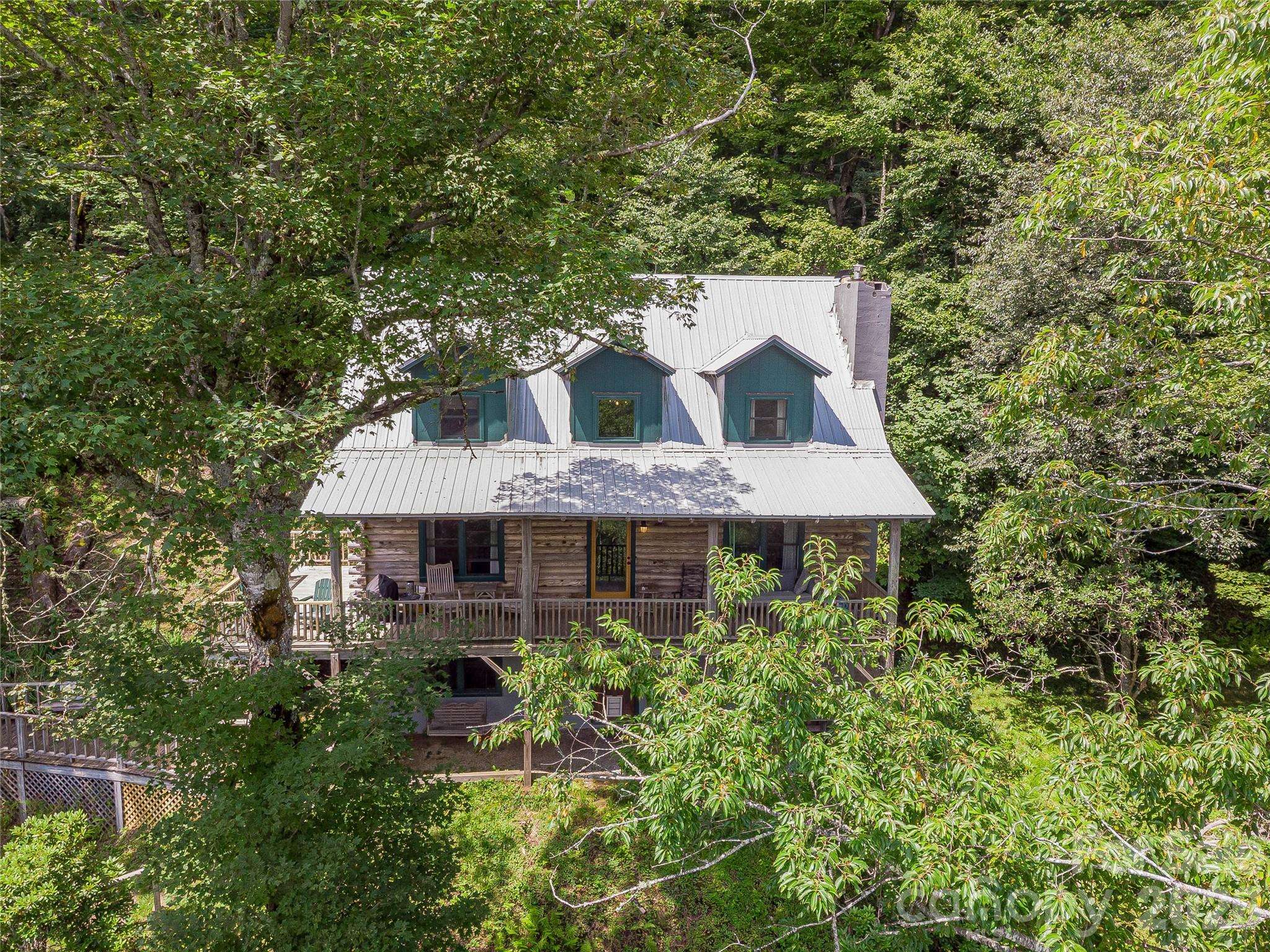 267 Trillium LN, Burnsville, NC 28714