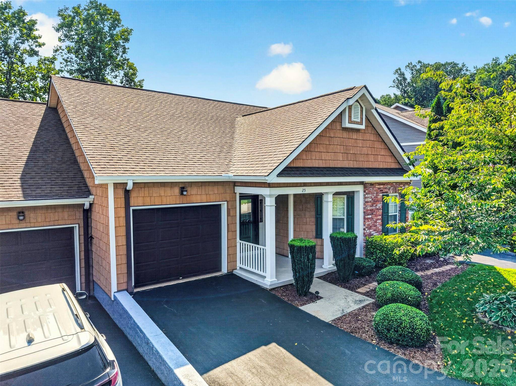 25 Old Pasture WAY, Laurel Park, NC 28739