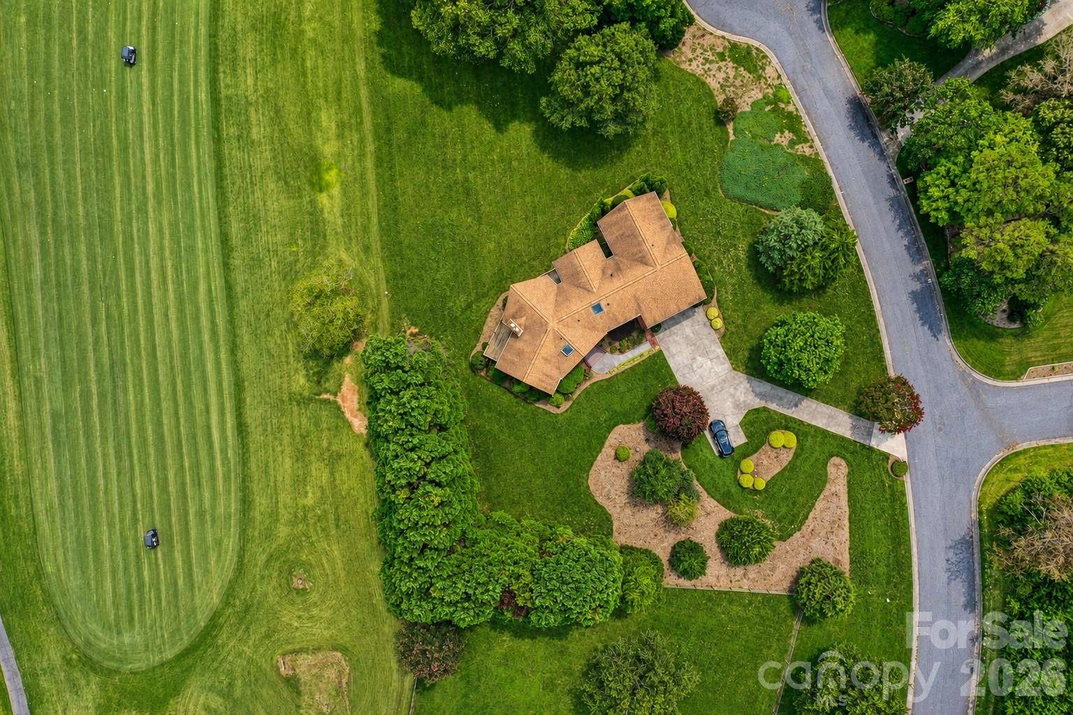 3711 Blendwood LN NE, Hickory, NC 28601