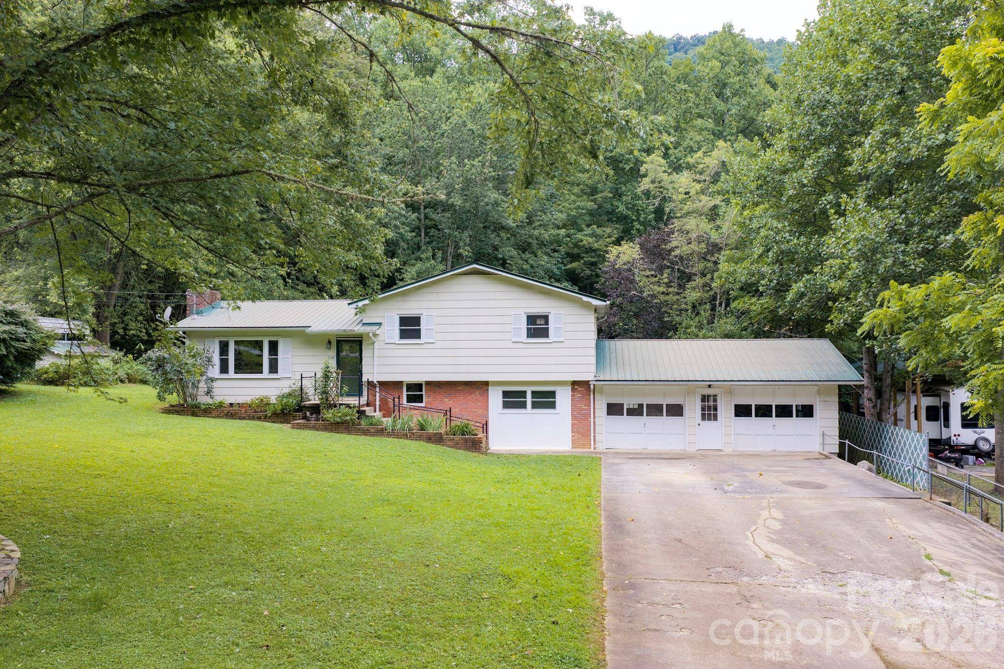 1244 Macktown RD, Sylva, NC 28779