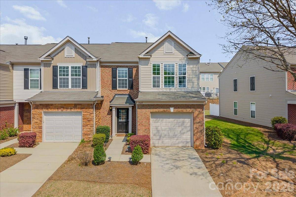 2419 Diplomat LN, Charlotte, NC 28210