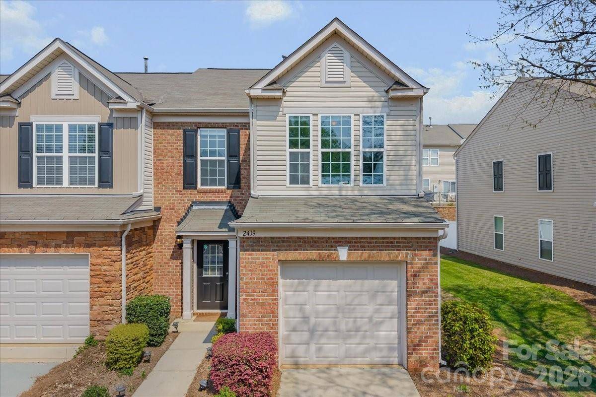 2419 Diplomat LN, Charlotte, NC 28210