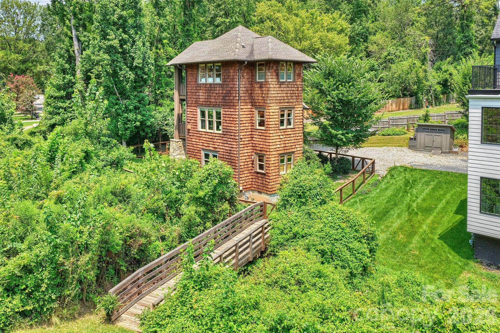 1611 Tippah Park CT, Charlotte, NC 28205