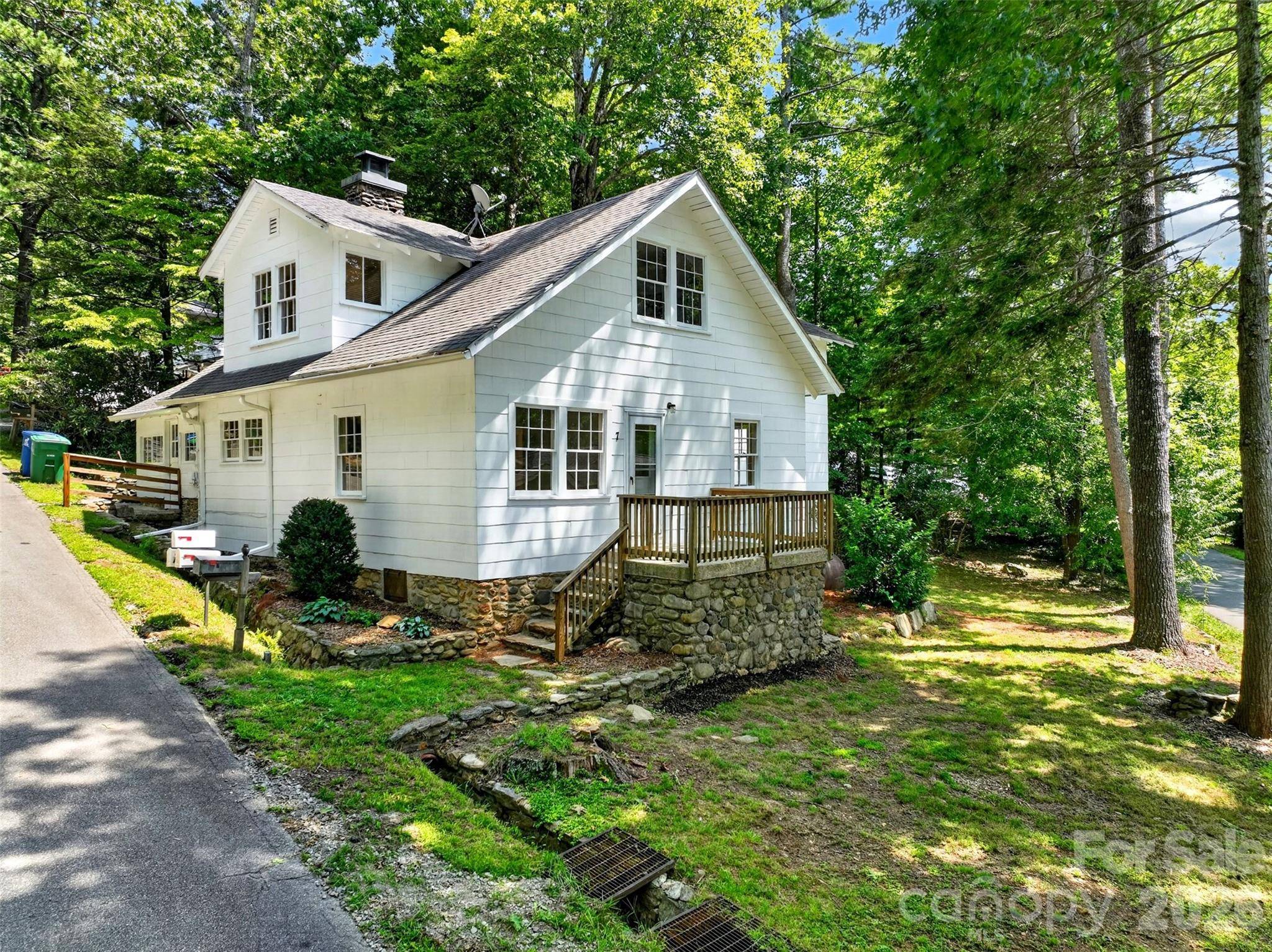 7 Bowers RD, Black Mountain, NC 28711