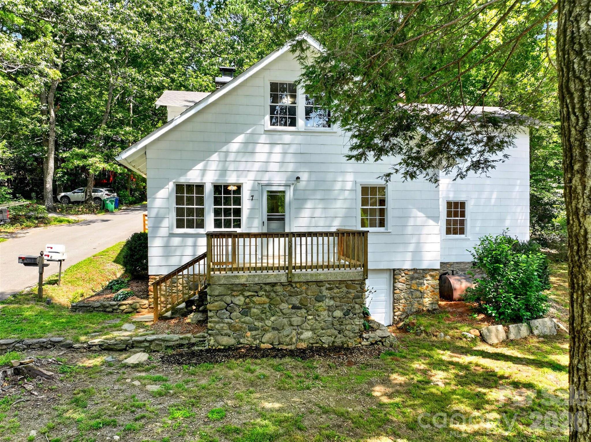 7 Bowers RD, Black Mountain, NC 28711
