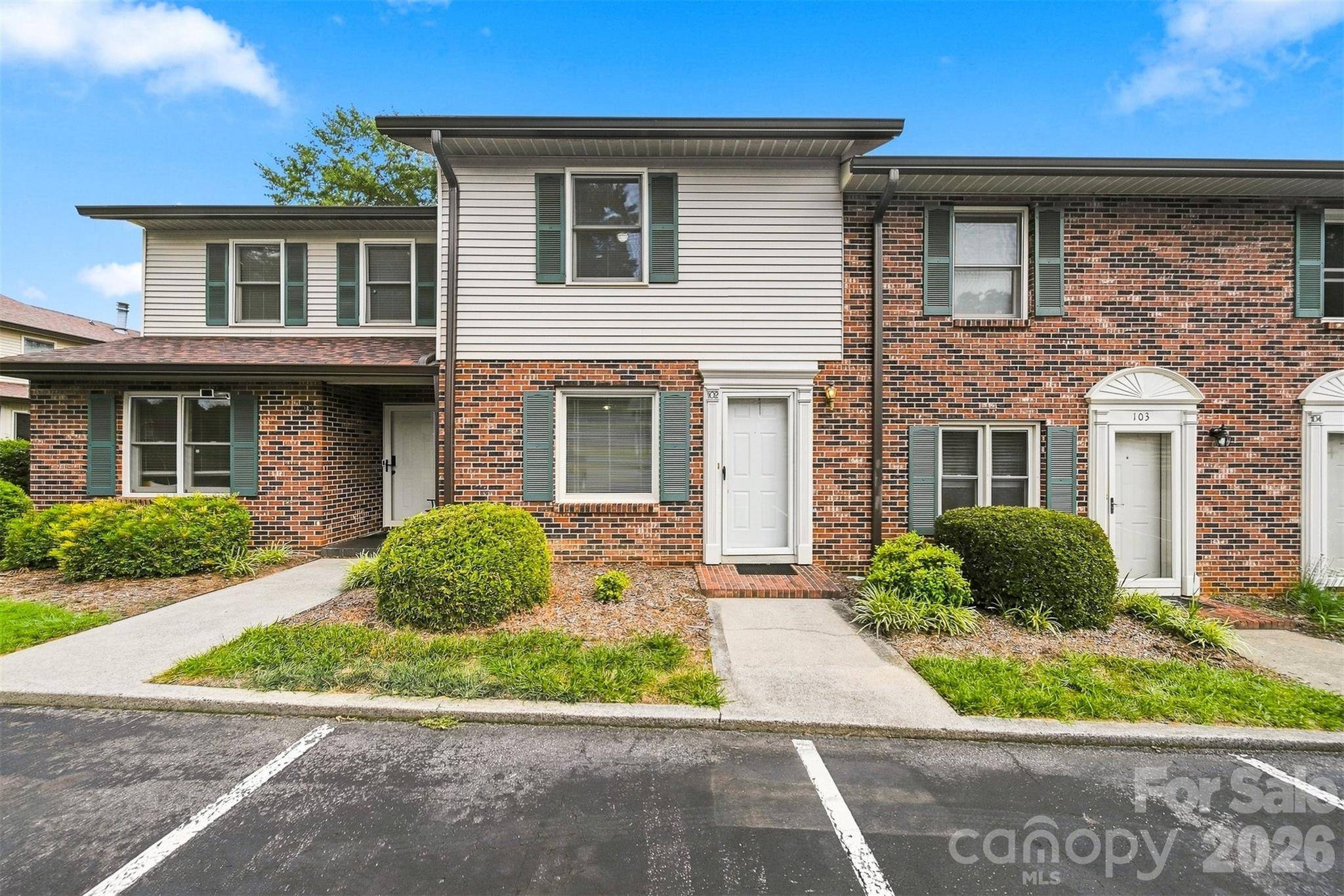 1330 5th ST NE #102, Hickory, NC 28601