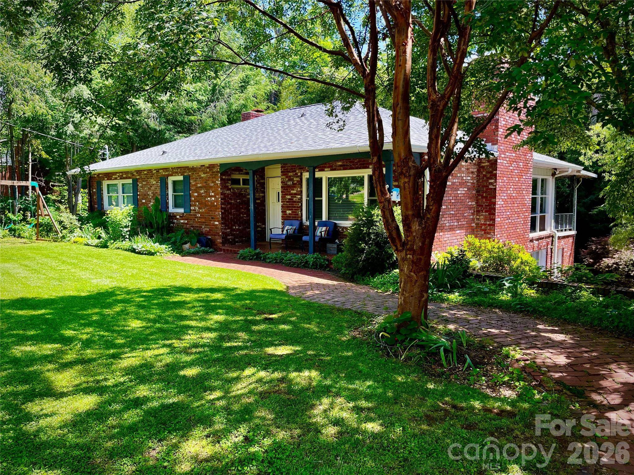 36 Clarendon RD, Asheville, NC 28806