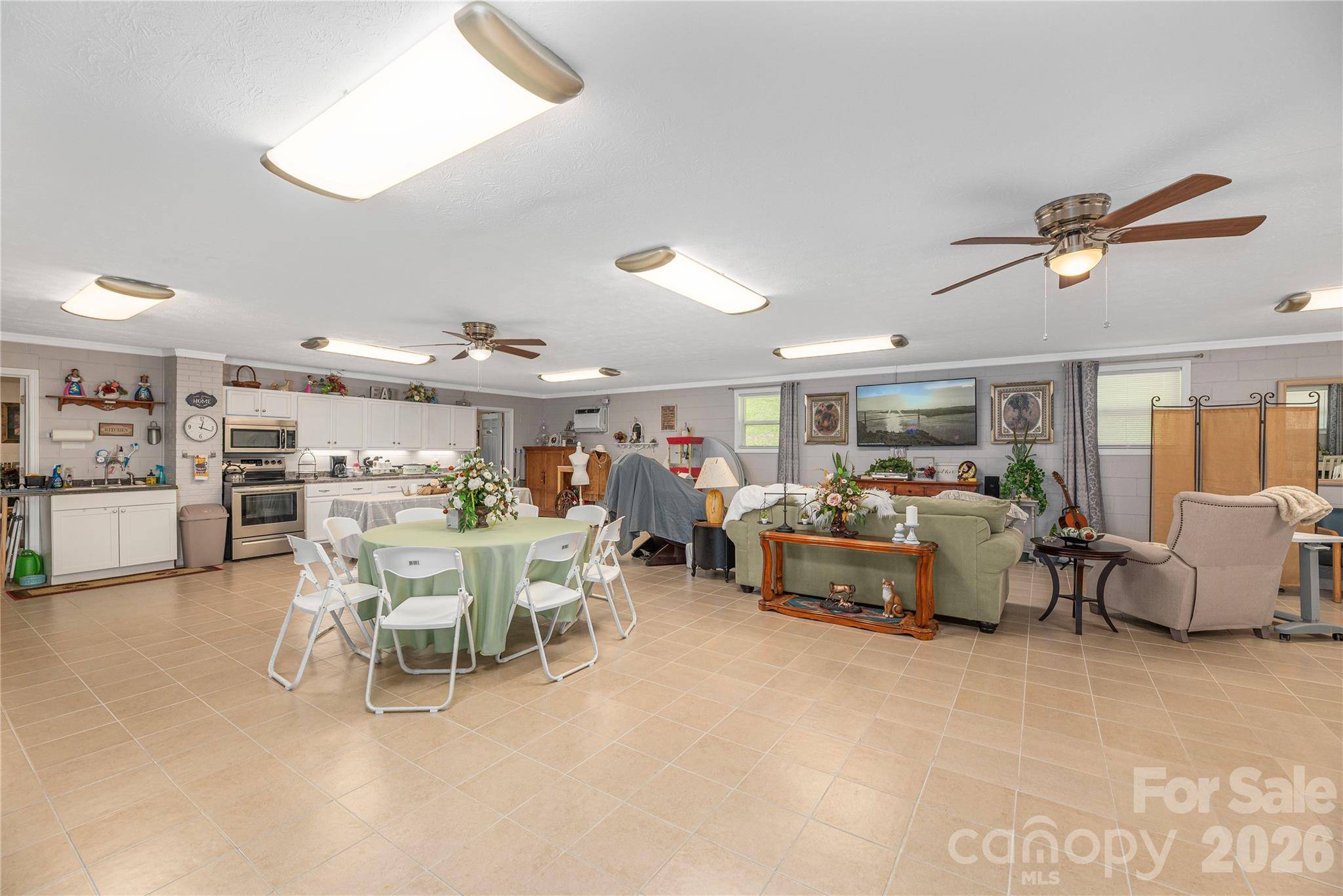 702 Love Joy RD, Canton, NC 28716