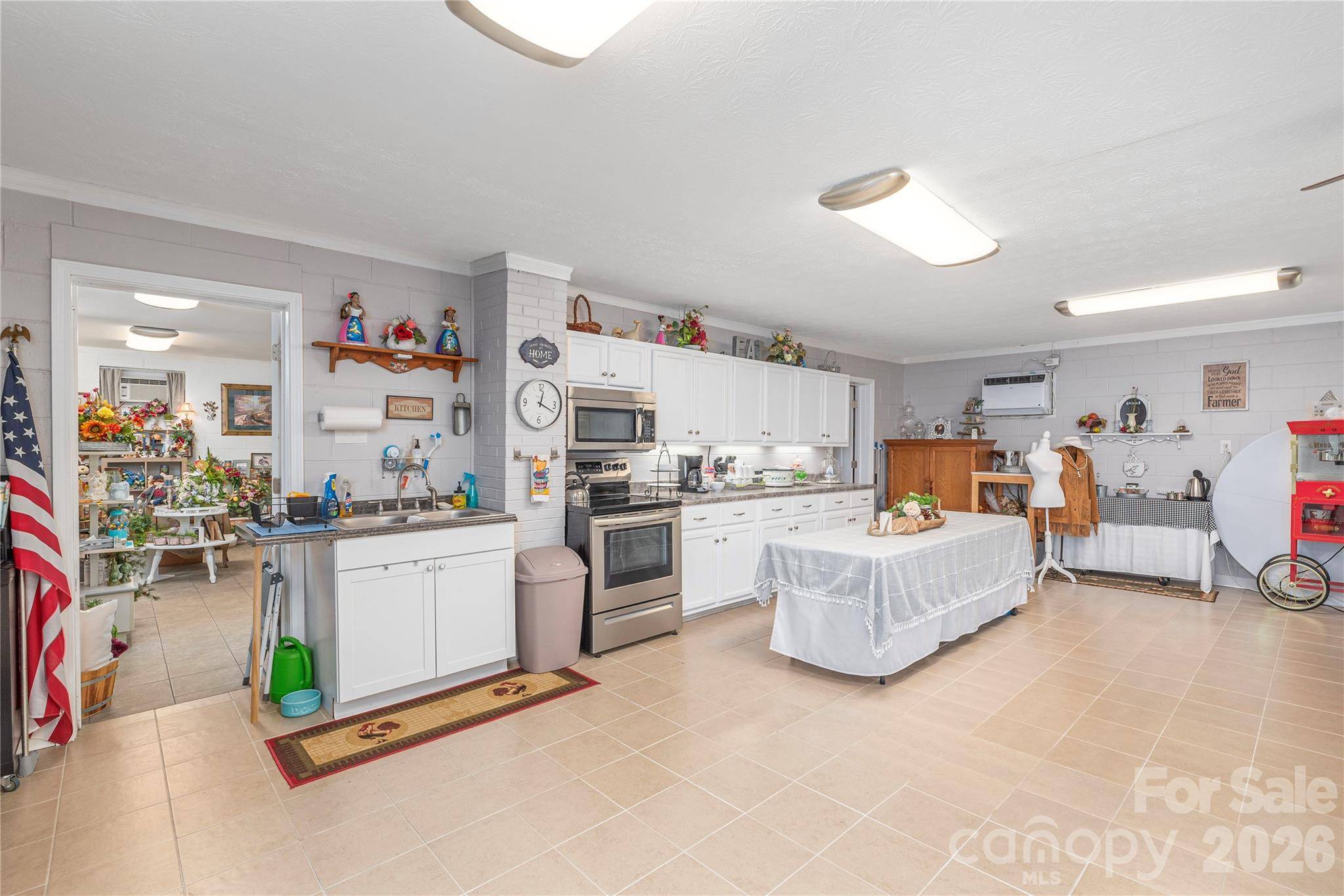 702 Love Joy RD, Canton, NC 28716
