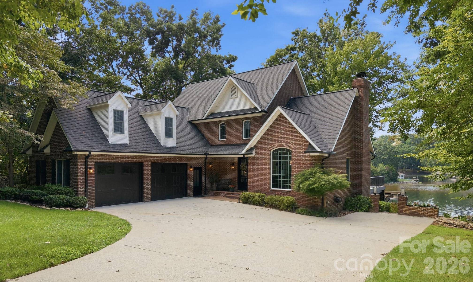 131 Long Cove LN, Mooresville, NC 28117
