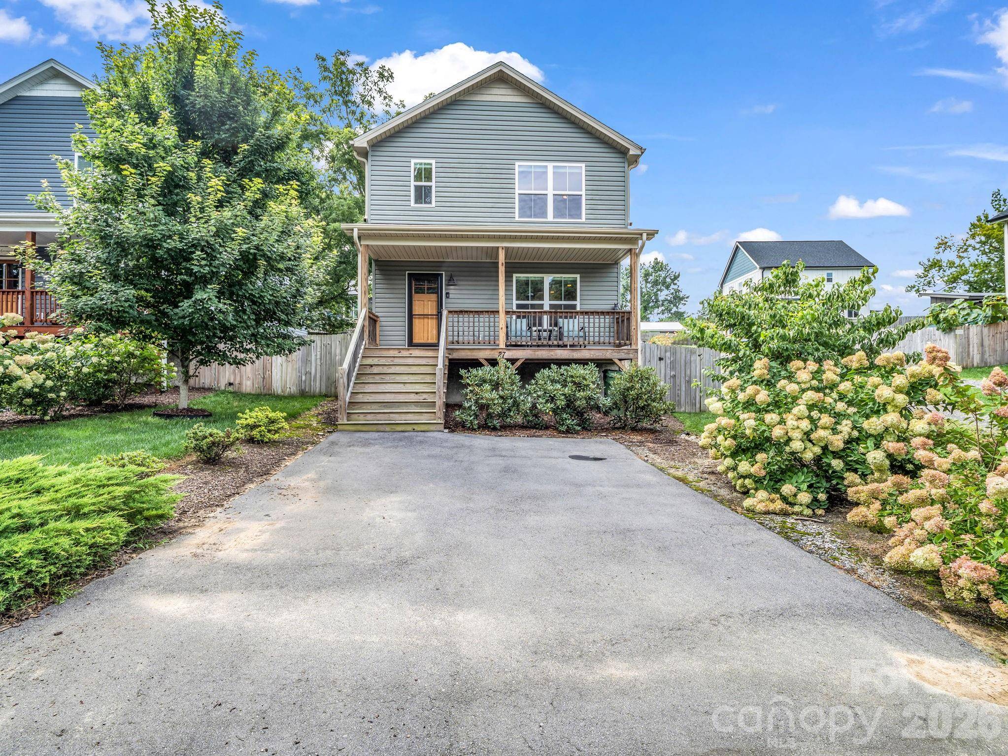 27 Busbee View RD, Asheville, NC 28803