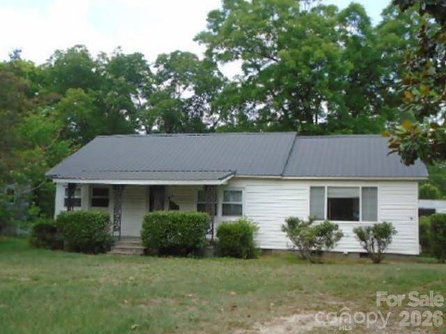 512 E Vance ST, Laurinburg, NC 28352