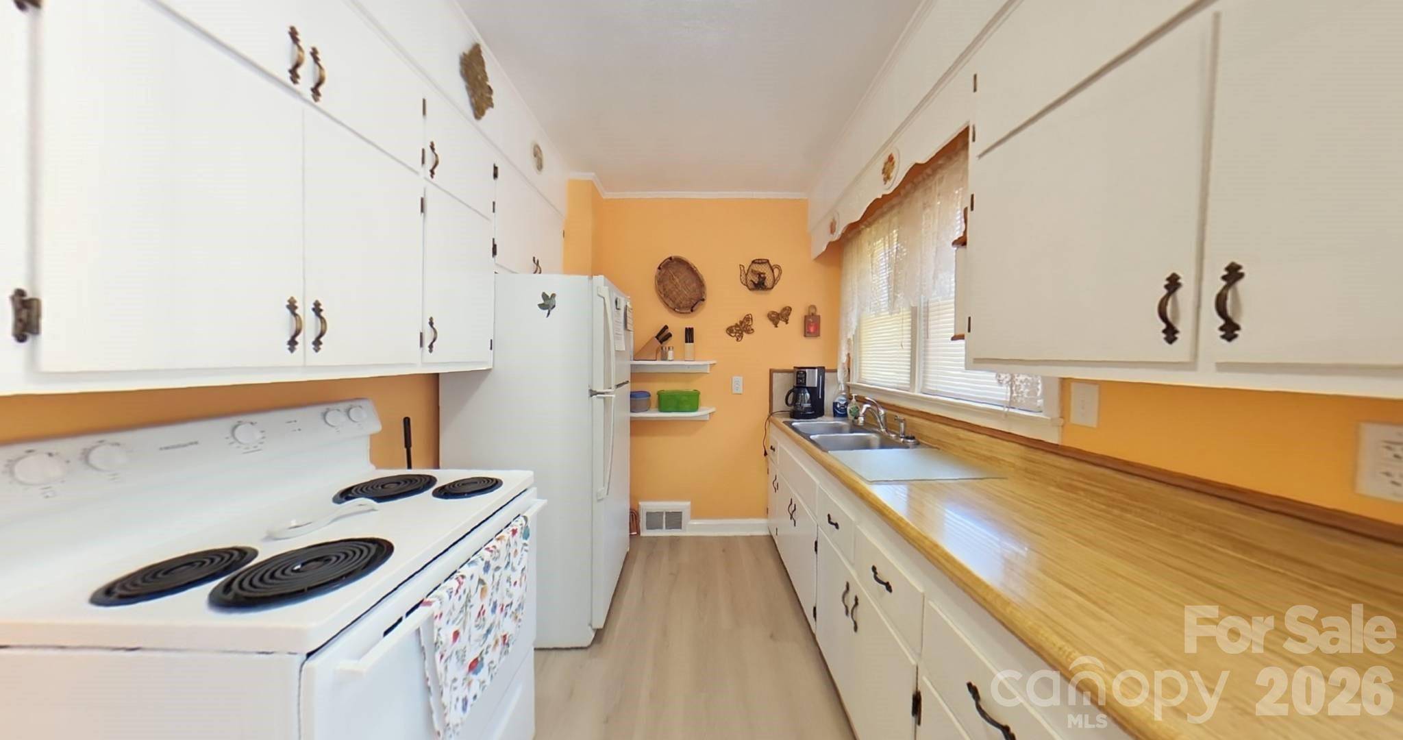 214 Governors View RD, Asheville, NC 28805