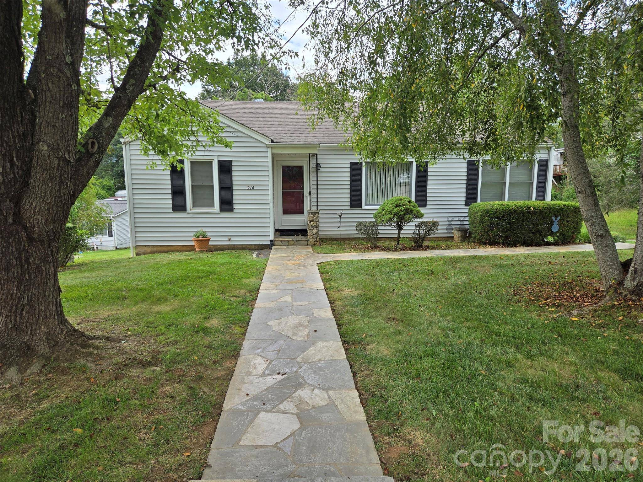 214 Governors View RD, Asheville, NC 28805
