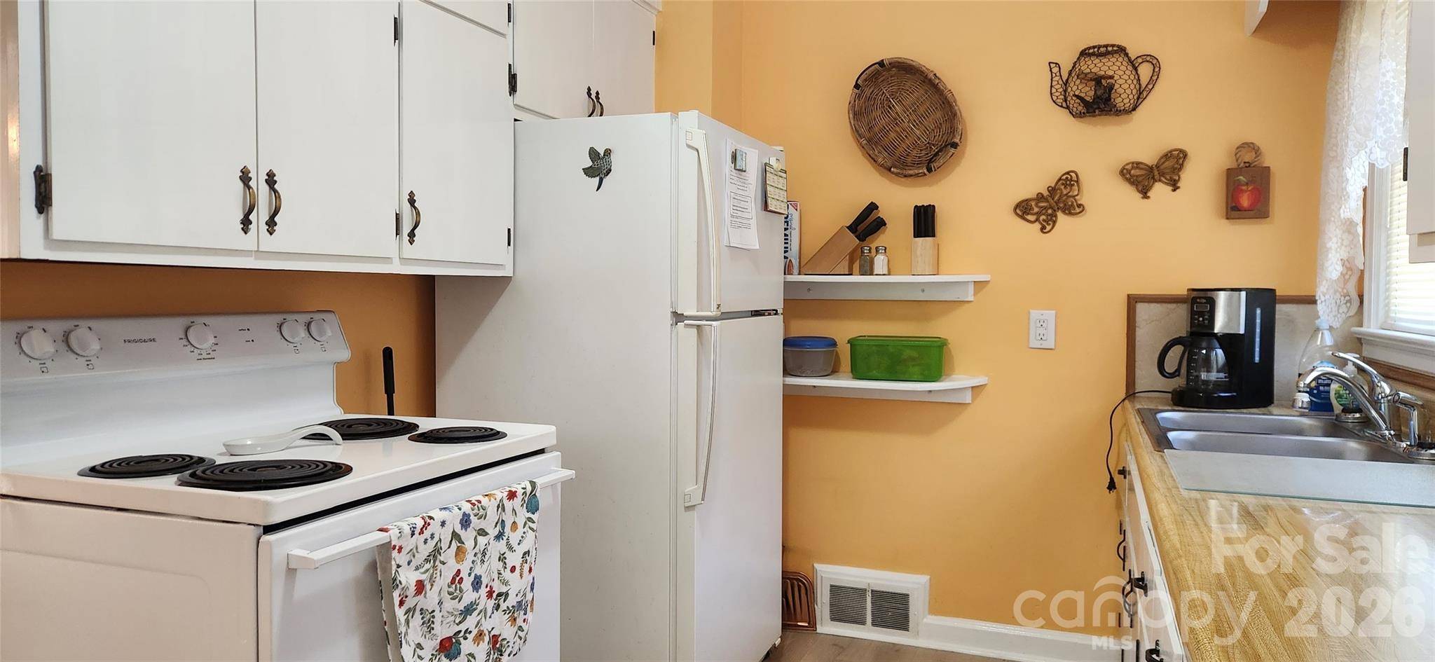 214 Governors View RD, Asheville, NC 28805