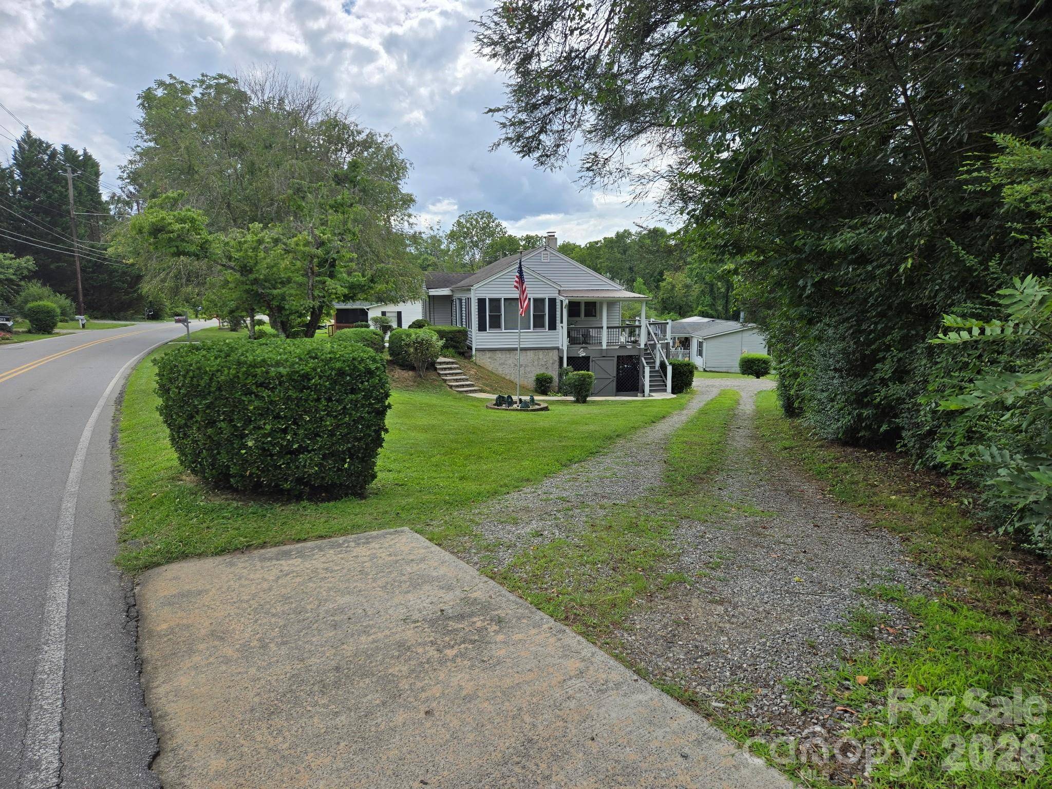 214 Governors View RD, Asheville, NC 28805