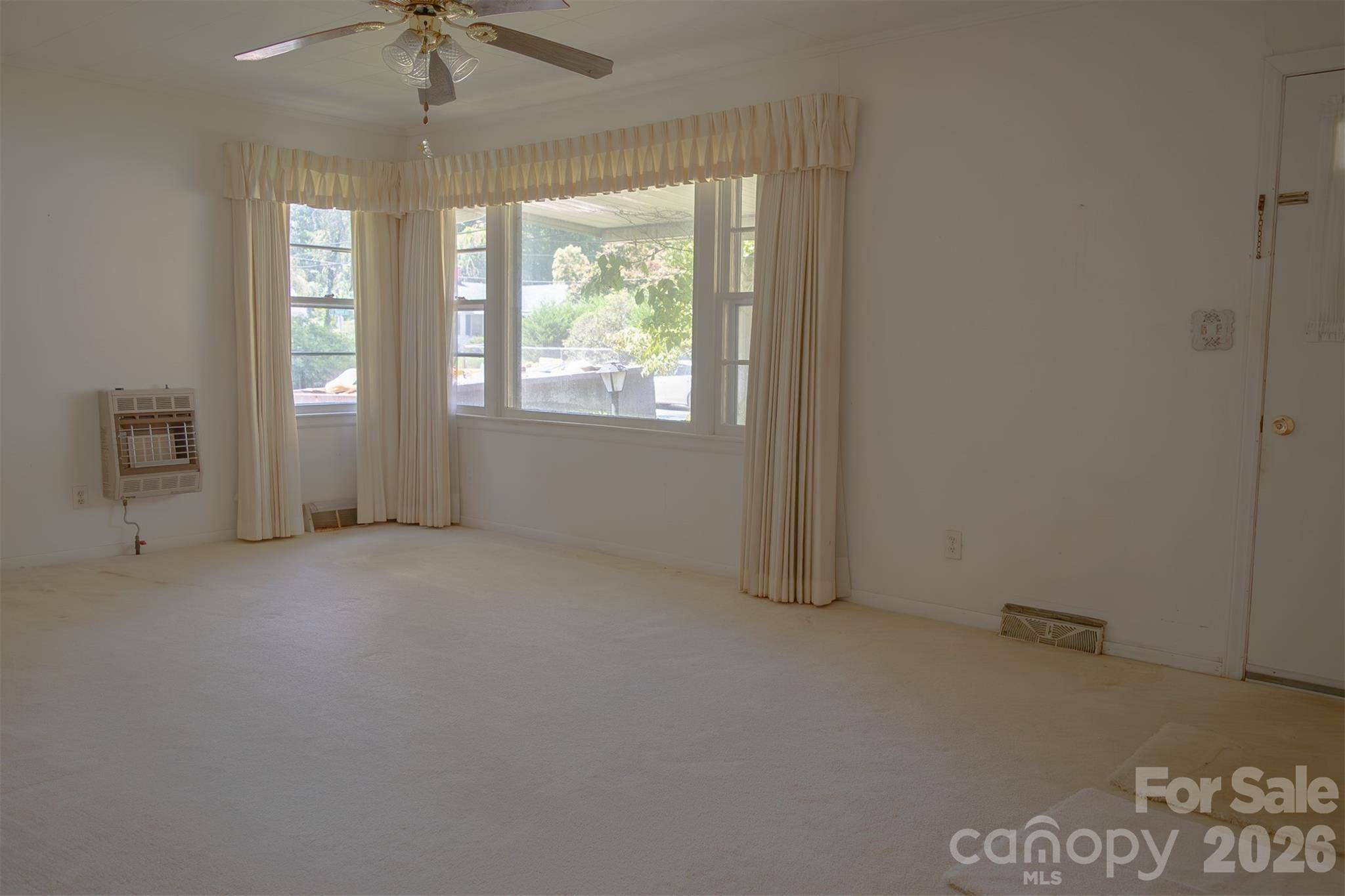 1006 3rd AVE W, Hendersonville, NC 28739