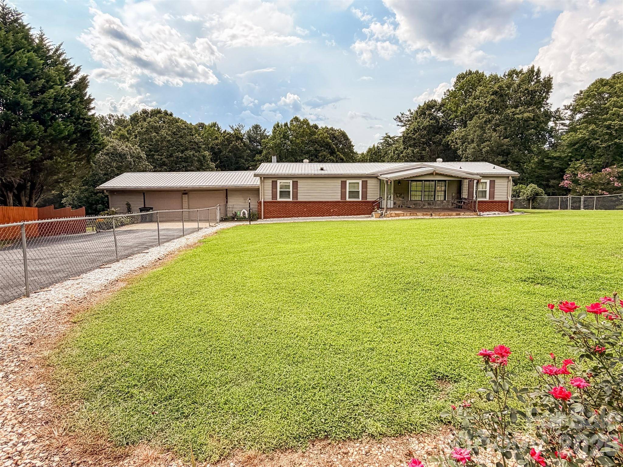 1898 Henry Smith ST, Hickory, NC 28601