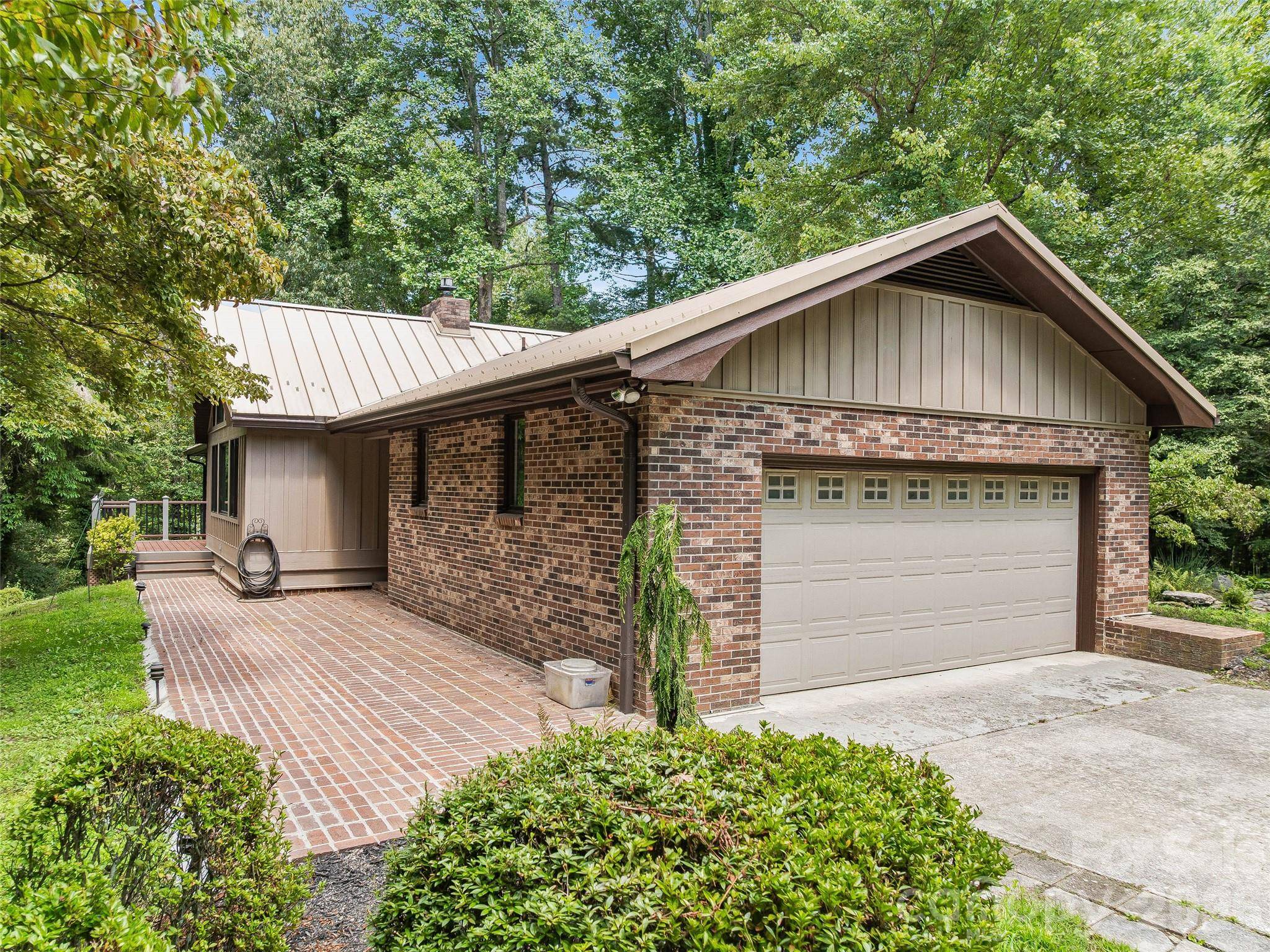 201 Valeria LN, Pisgah Forest, NC 28768