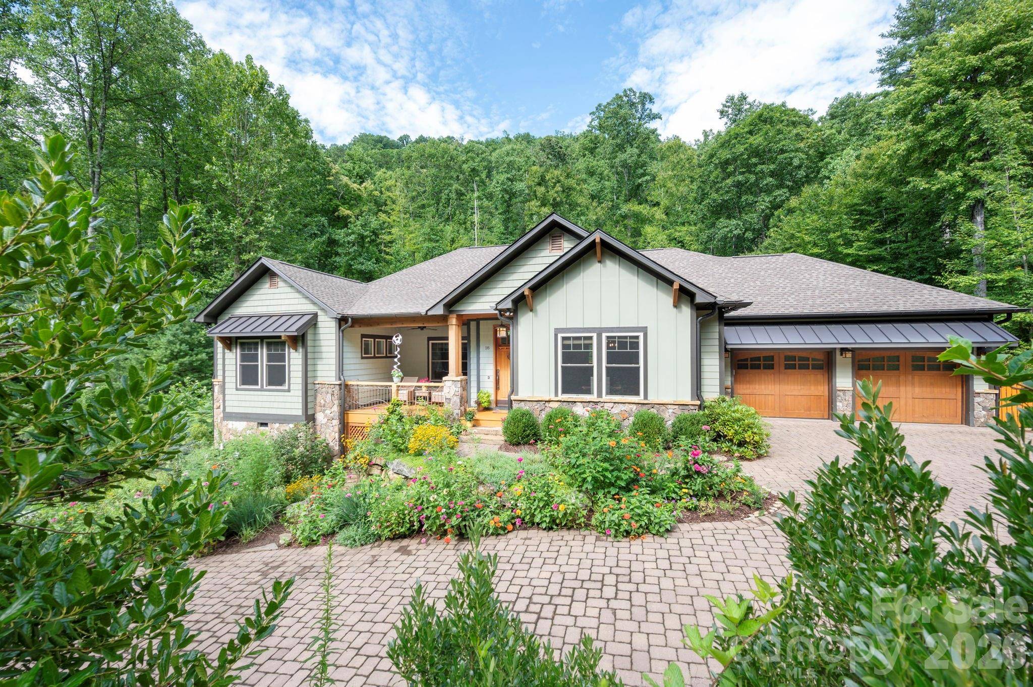 18 Hawks Pointe LN, Weaverville, NC 28787