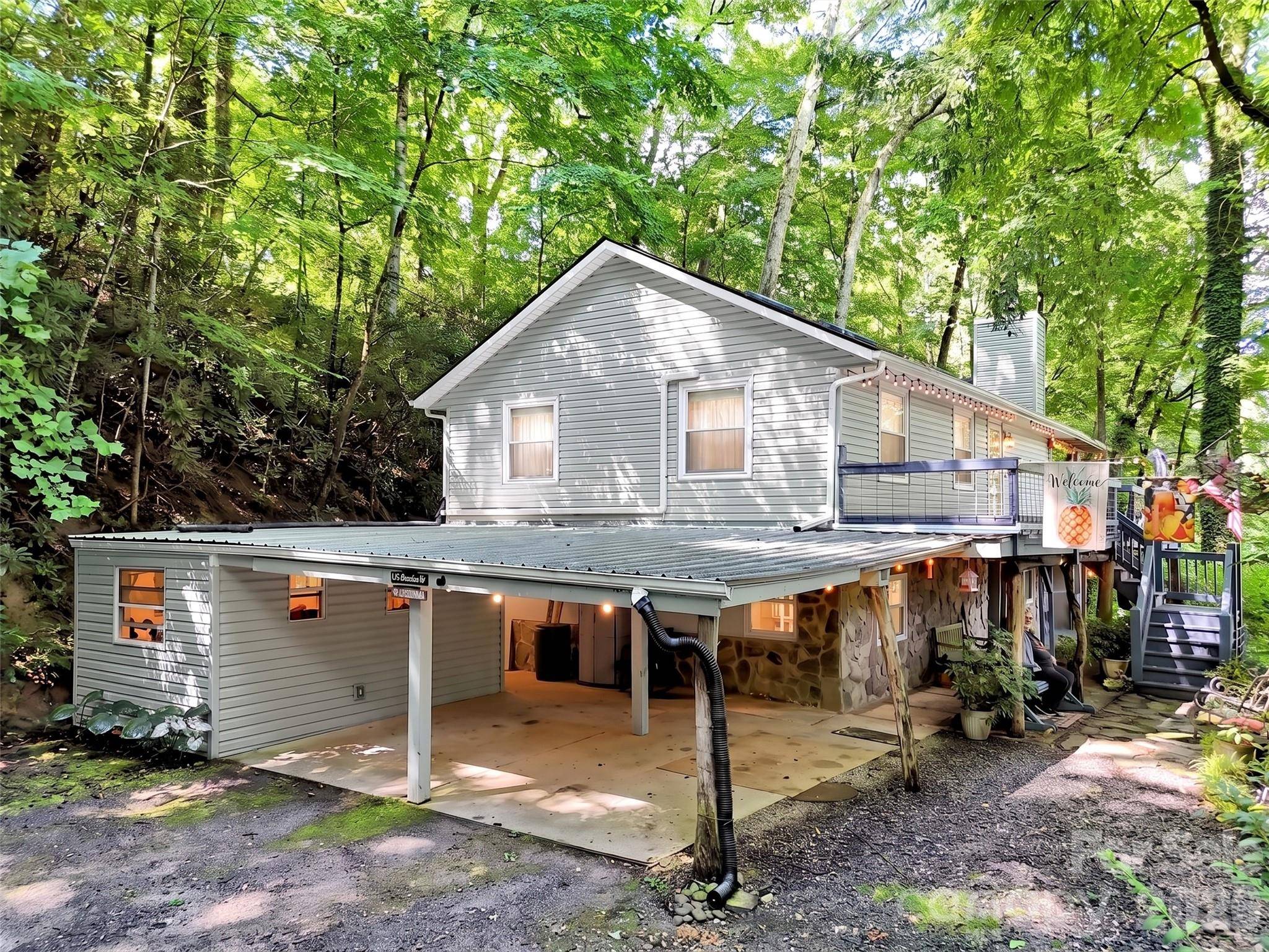 20 Seminole DR, Maggie Valley, NC 28751