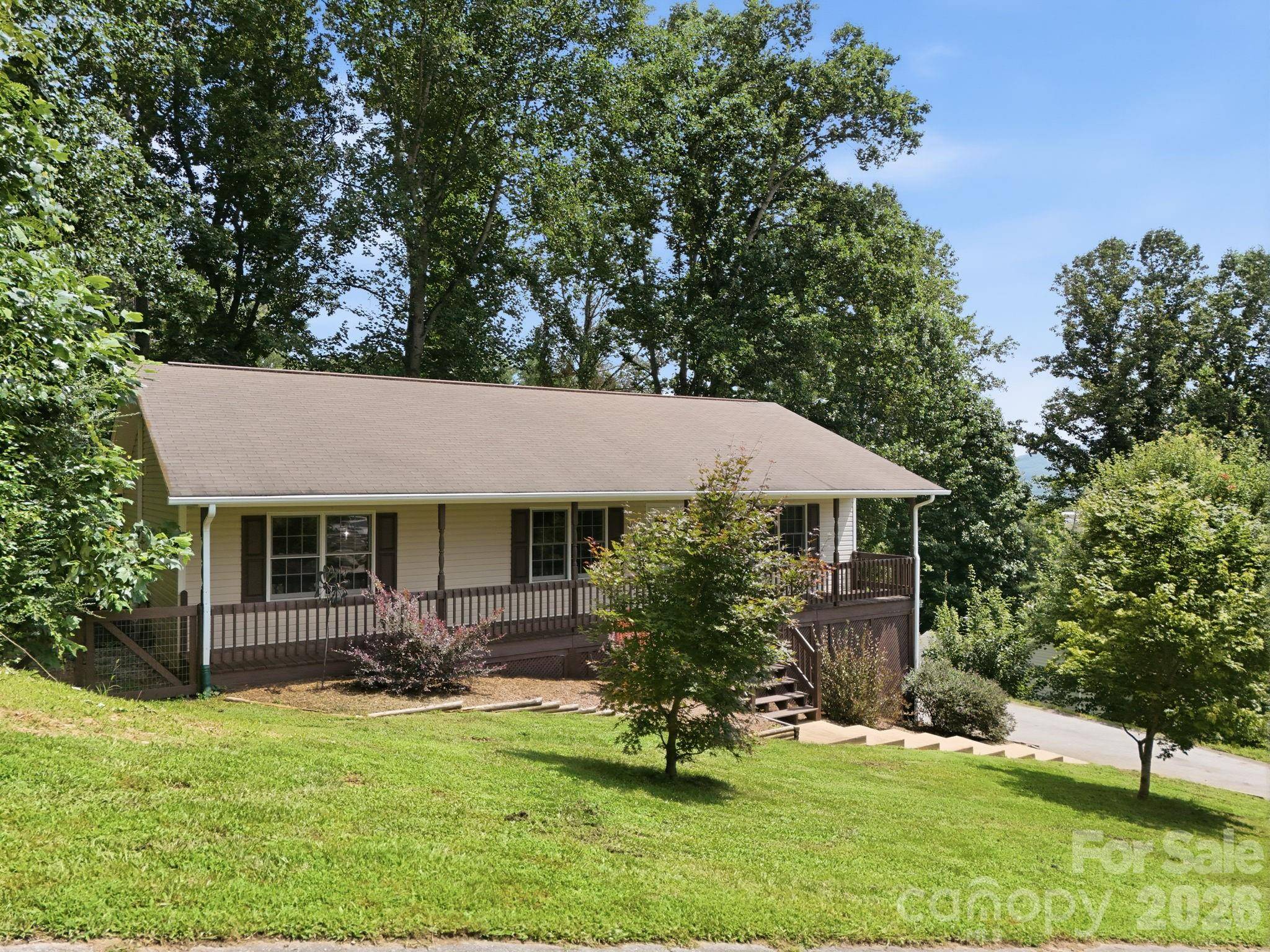 16 Westwood DR, Candler, NC 28715
