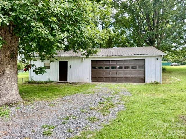 3839 1st AVE NW, Hickory, NC 28601