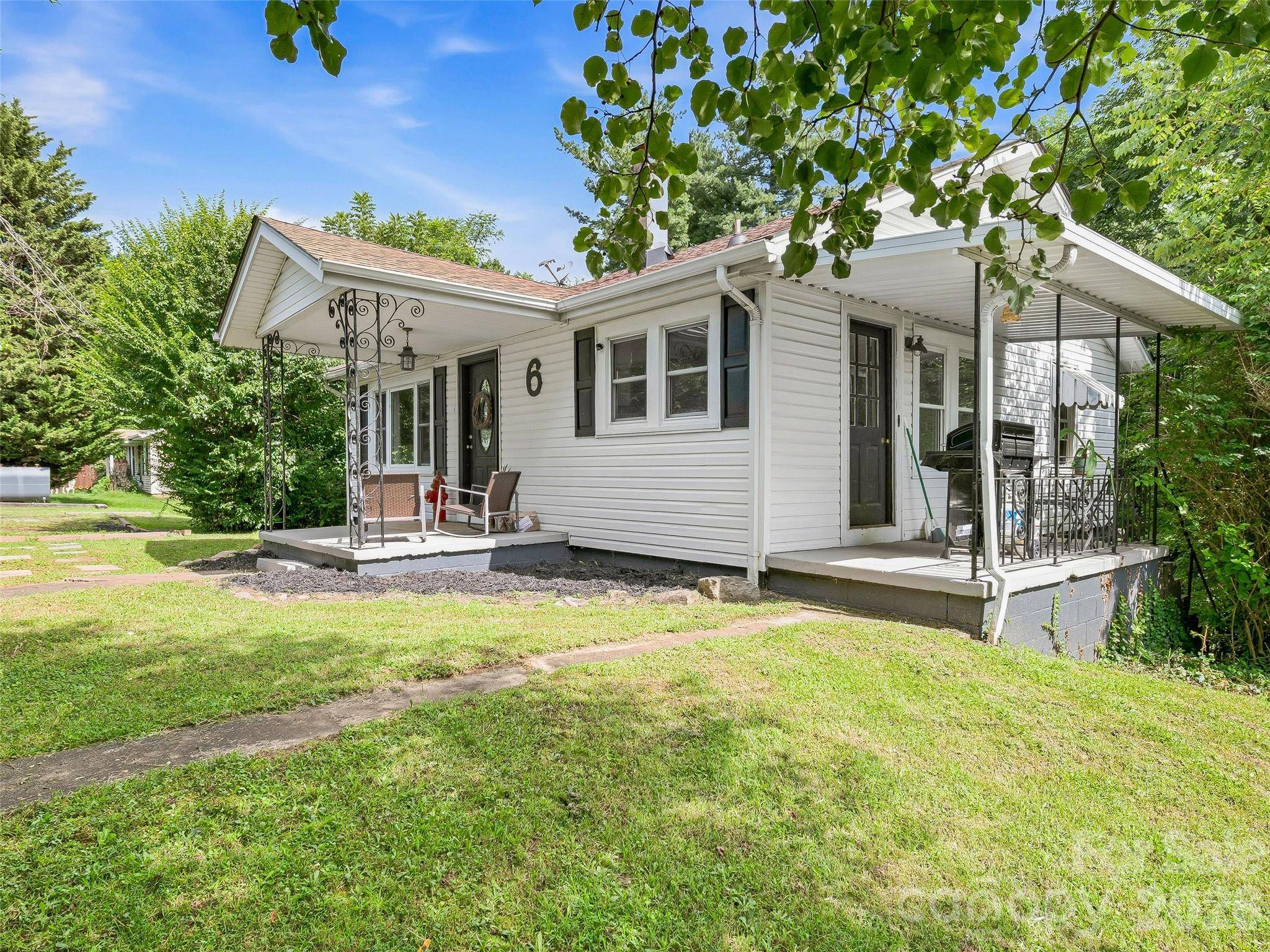 6 Bradford CIR, Candler, NC 28715