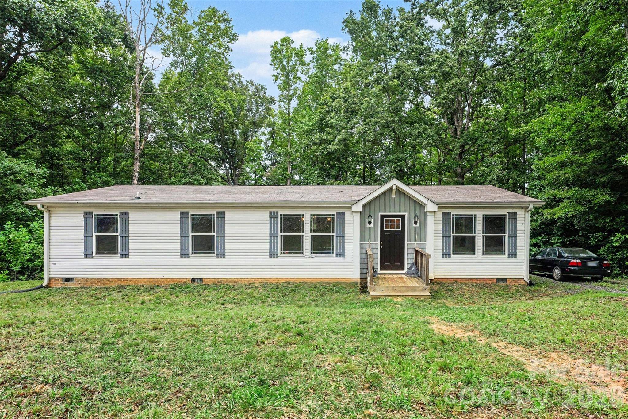2998 Wilderness TRCE, Claremont, NC 28610
