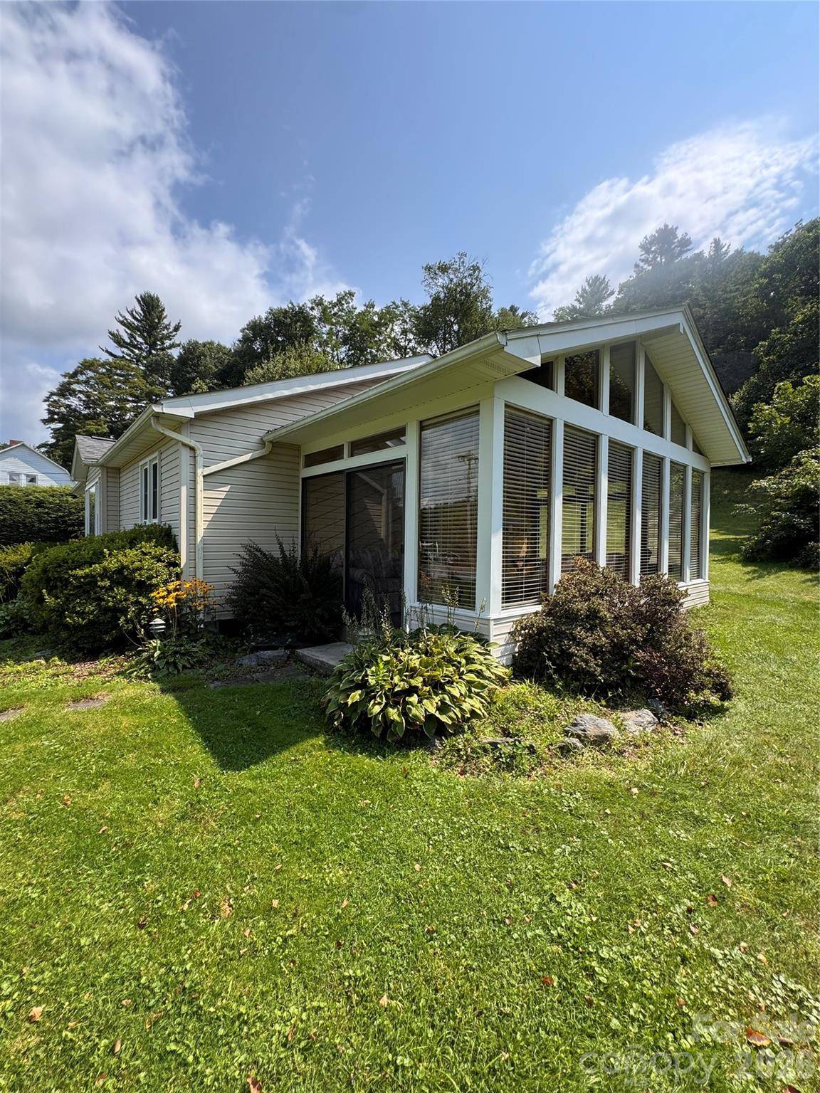 189 Old NC 181 HWY, Newland, NC 28657