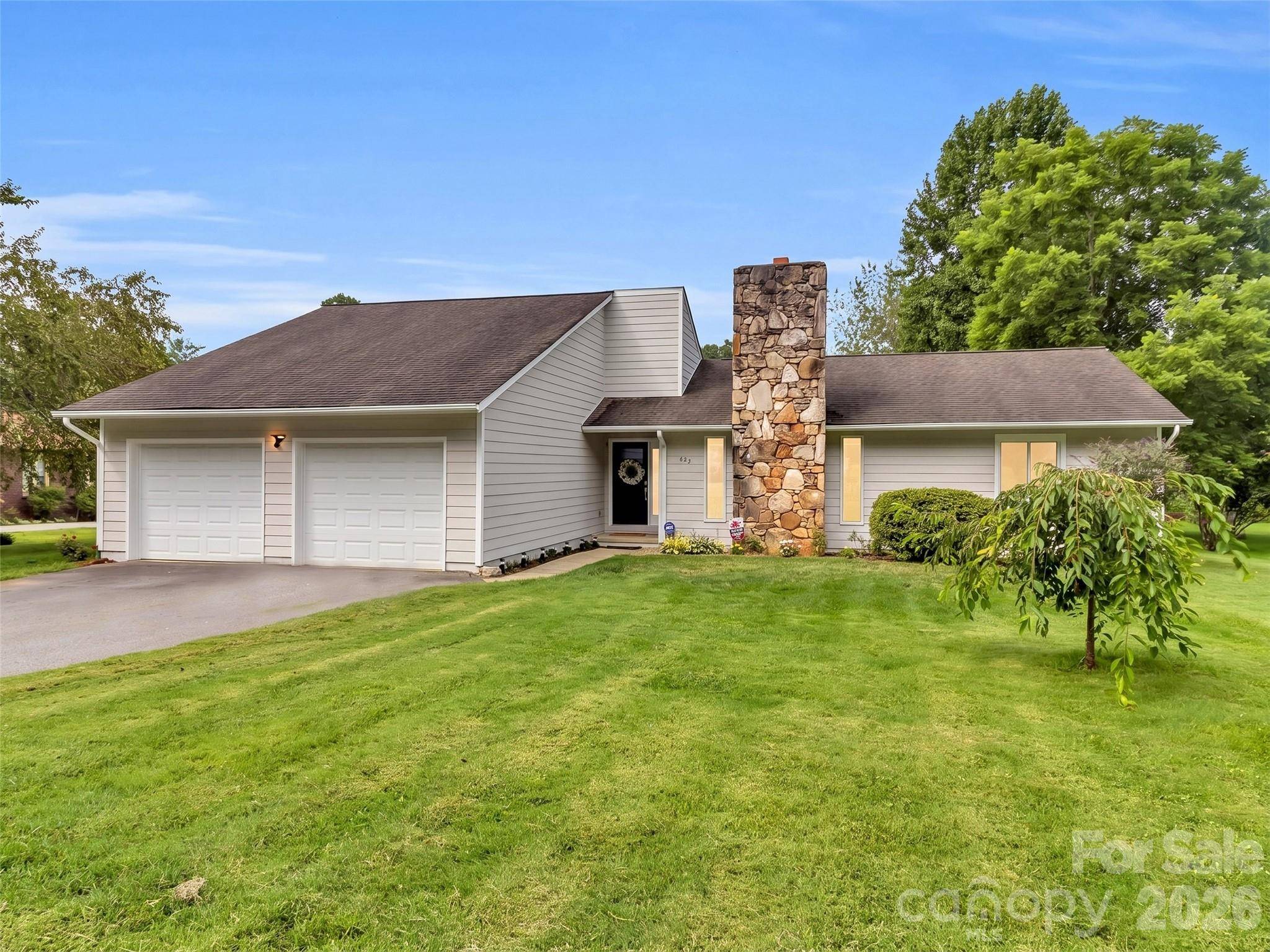 693 Monte Vista RD, Candler, NC 28715