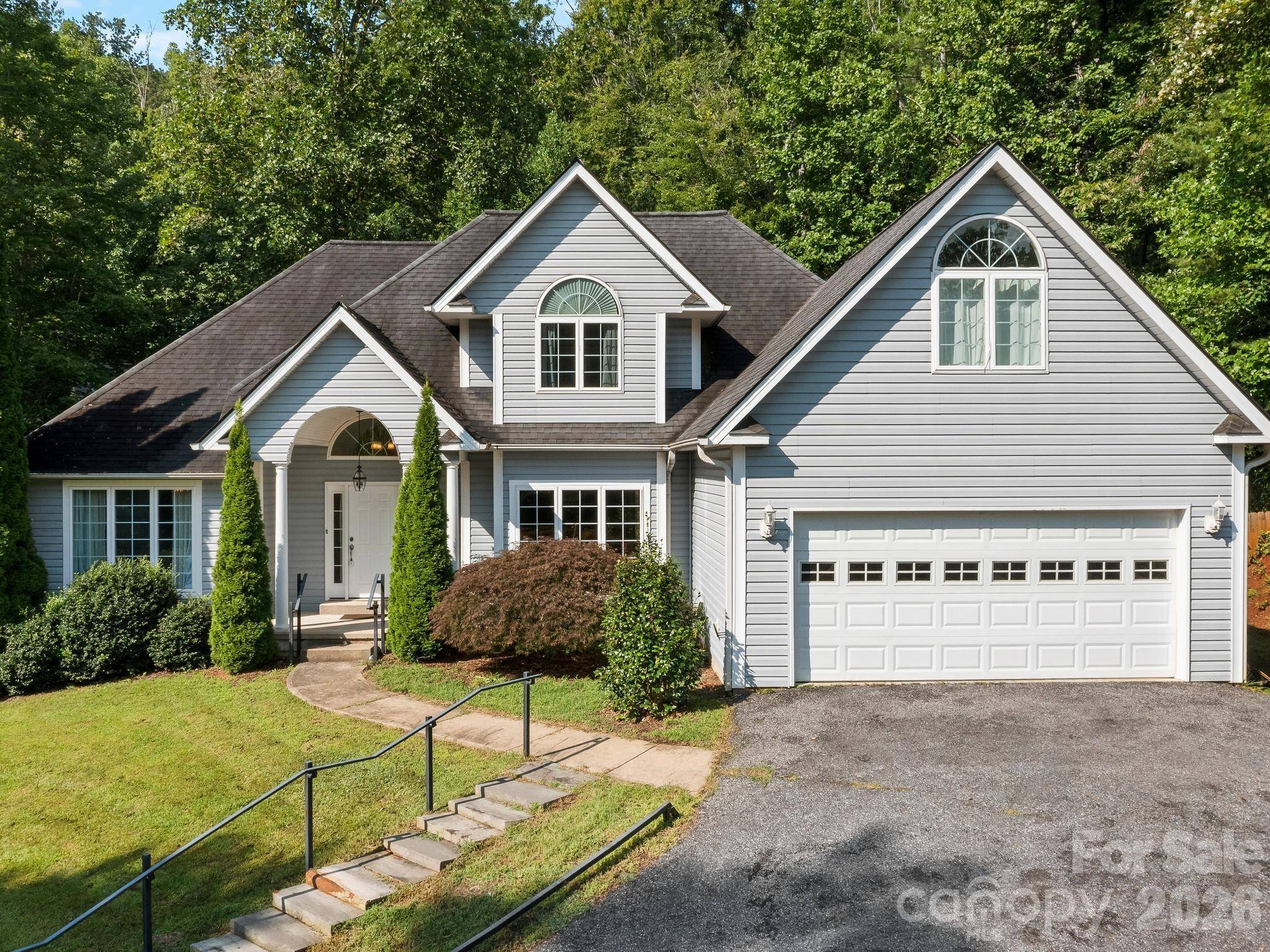 306 Golden Hawk TRL, Asheville, NC 28805