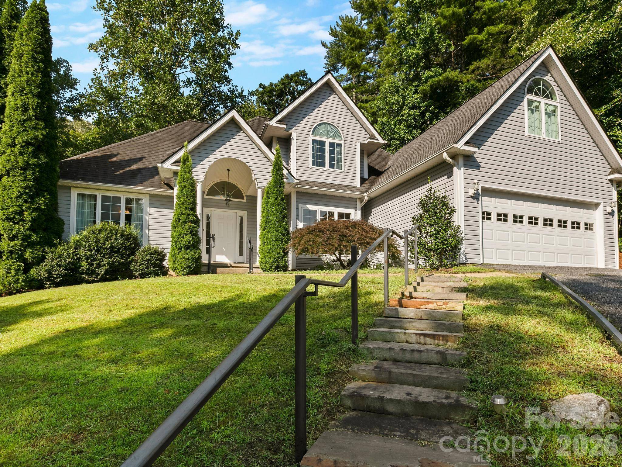 306 Golden Hawk TRL, Asheville, NC 28805