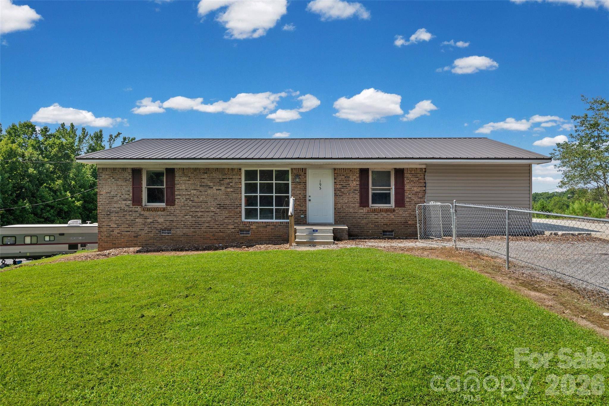 195 Moda RD, Blacksburg, SC 29702