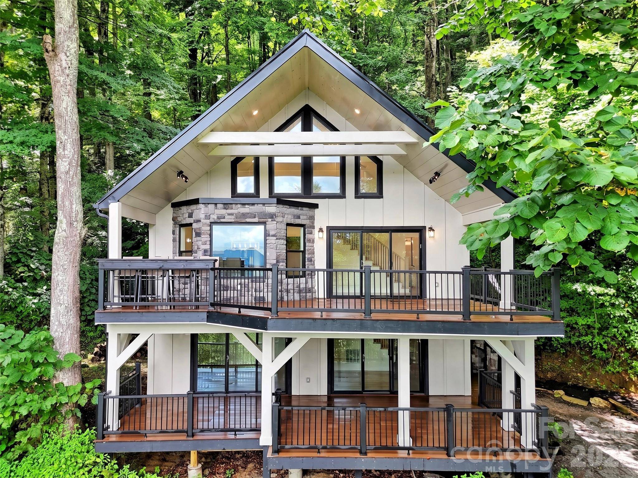 1551 Apple Creek RD, Waynesville, NC 28786