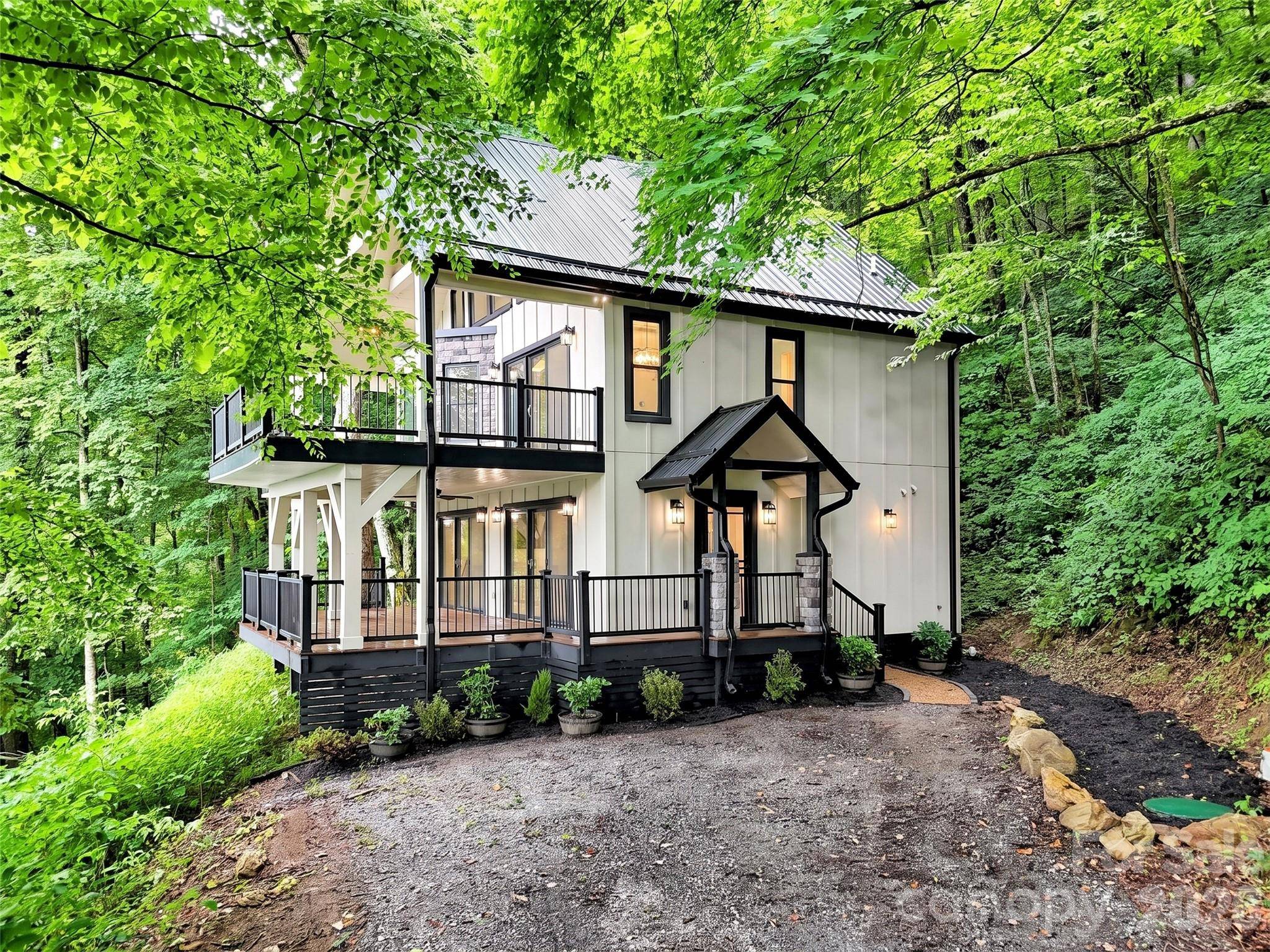 1551 Apple Creek RD, Waynesville, NC 28786