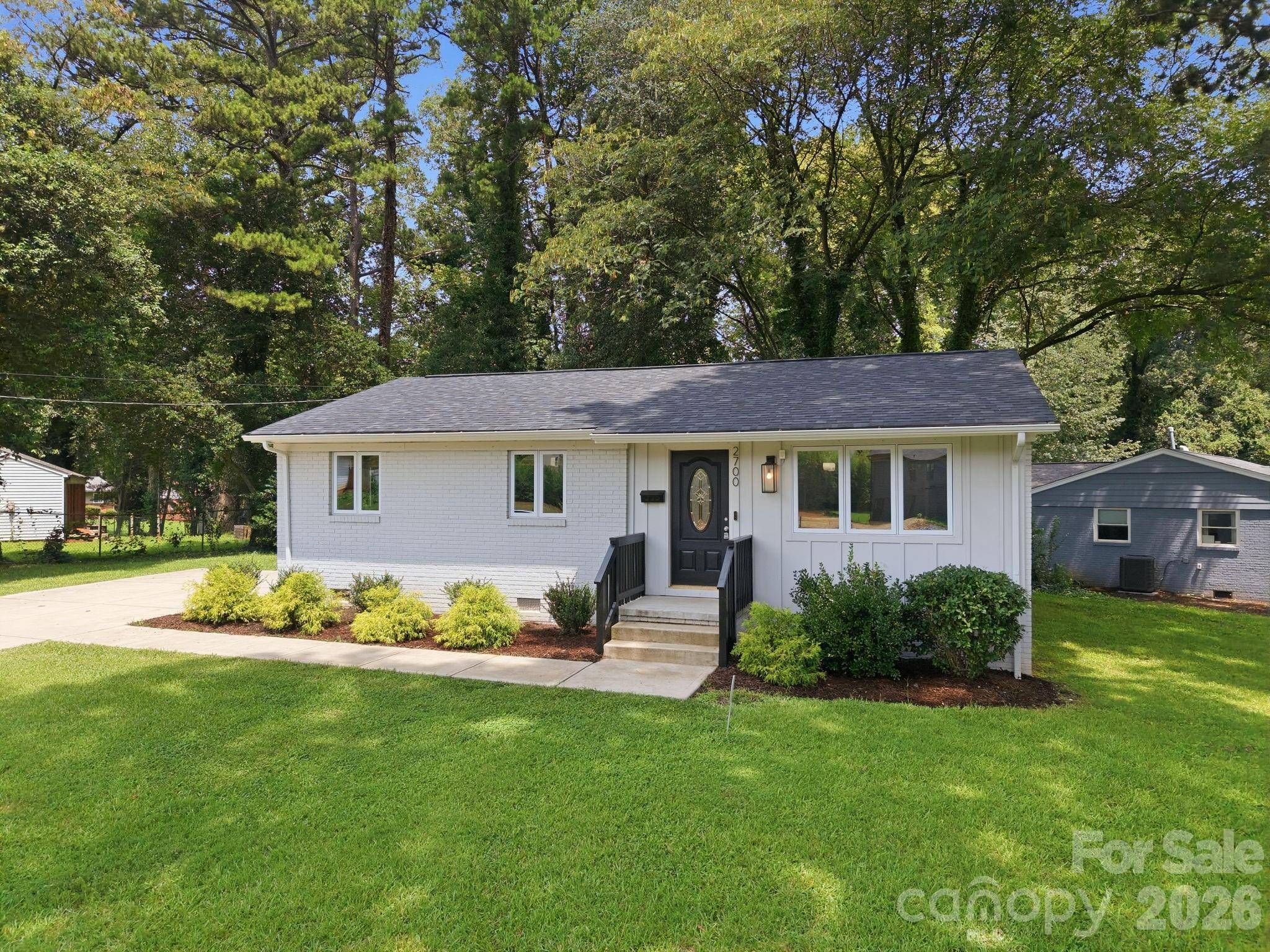 2700 Ravencroft DR, Charlotte, NC 28208