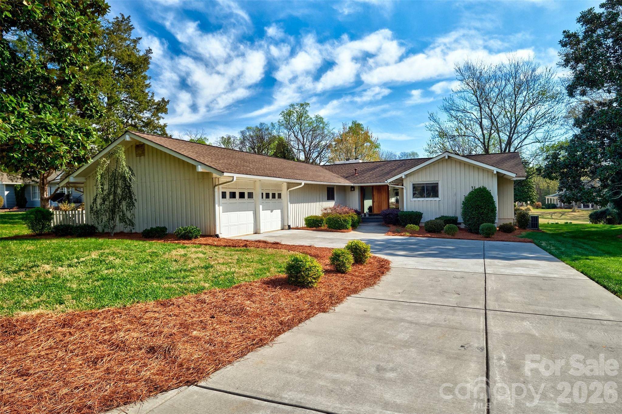 27 Apple Orchard LN, Lake Wylie, SC 29710