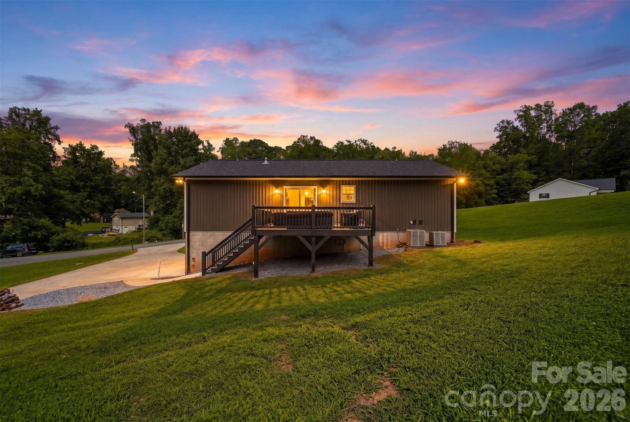 2953 2nd Street CT NW, Hickory, NC 28601