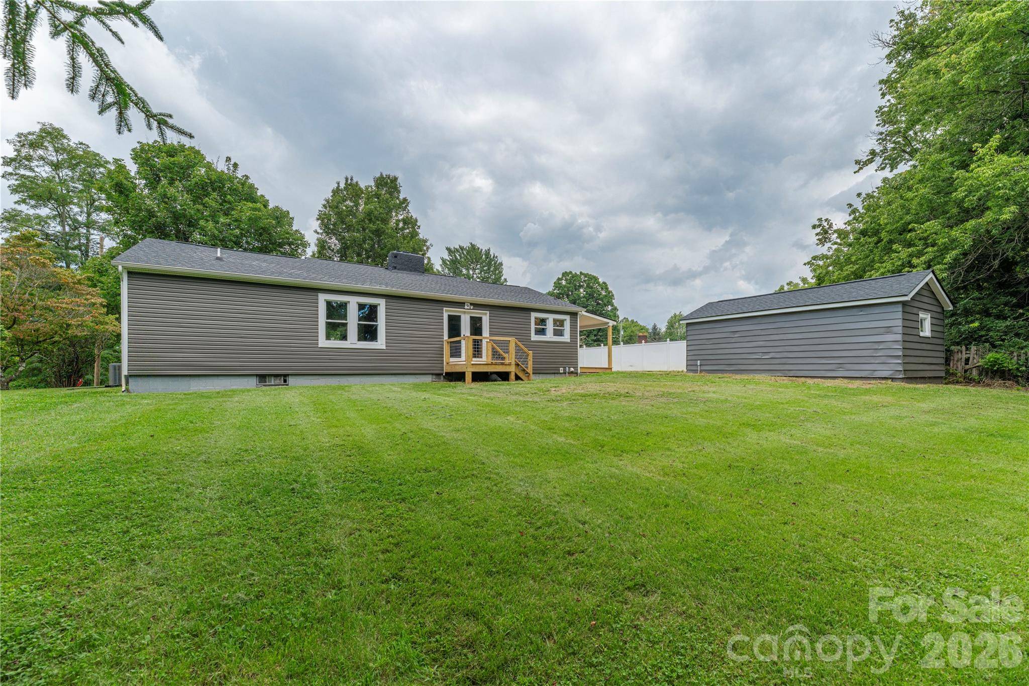 638 Newfound ST, Canton, NC 28716