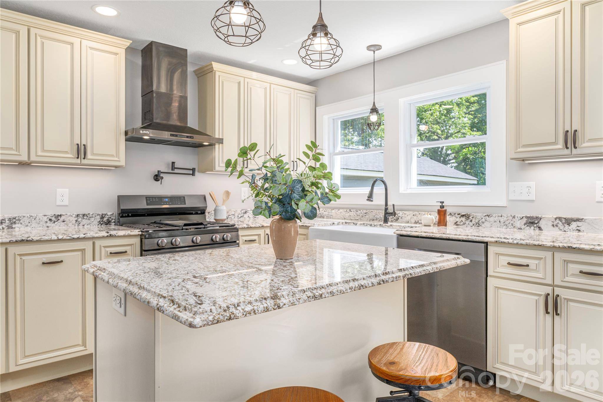 638 Newfound ST, Canton, NC 28716